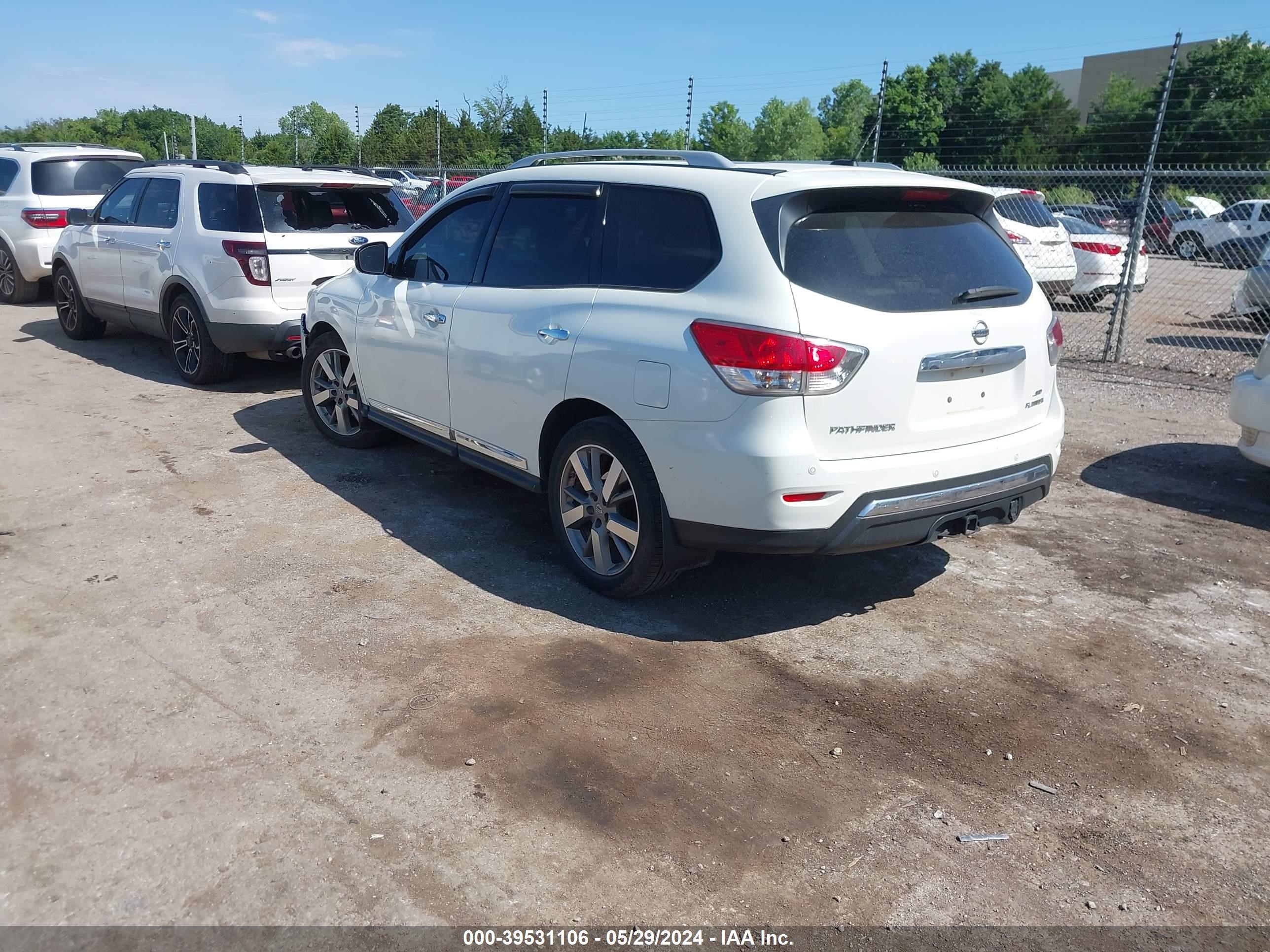 Photo 2 VIN: 5N1AR2MMXGC665818 - NISSAN PATHFINDER 