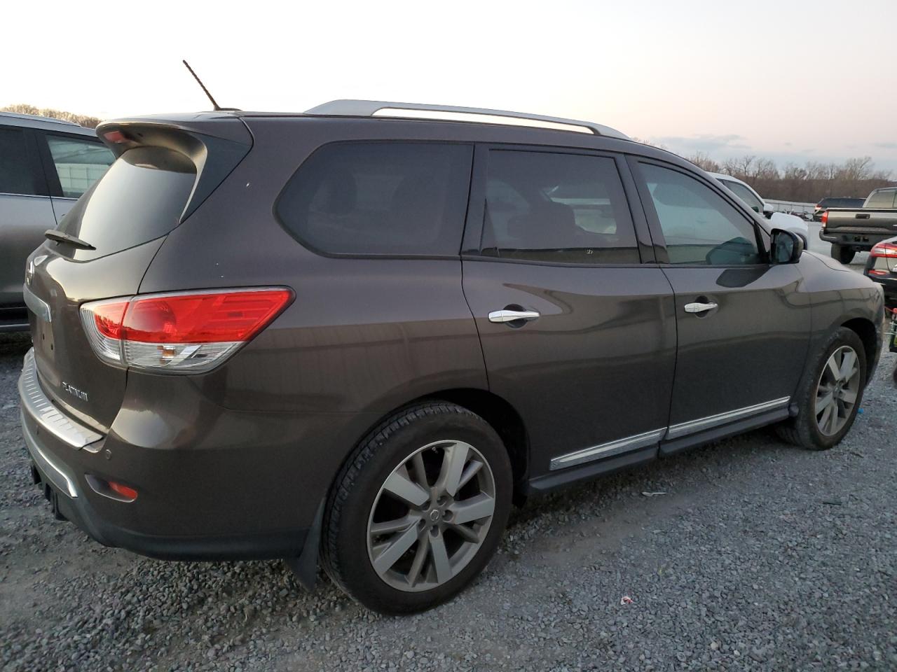 Photo 2 VIN: 5N1AR2MN4GC636470 - NISSAN PATHFINDER 