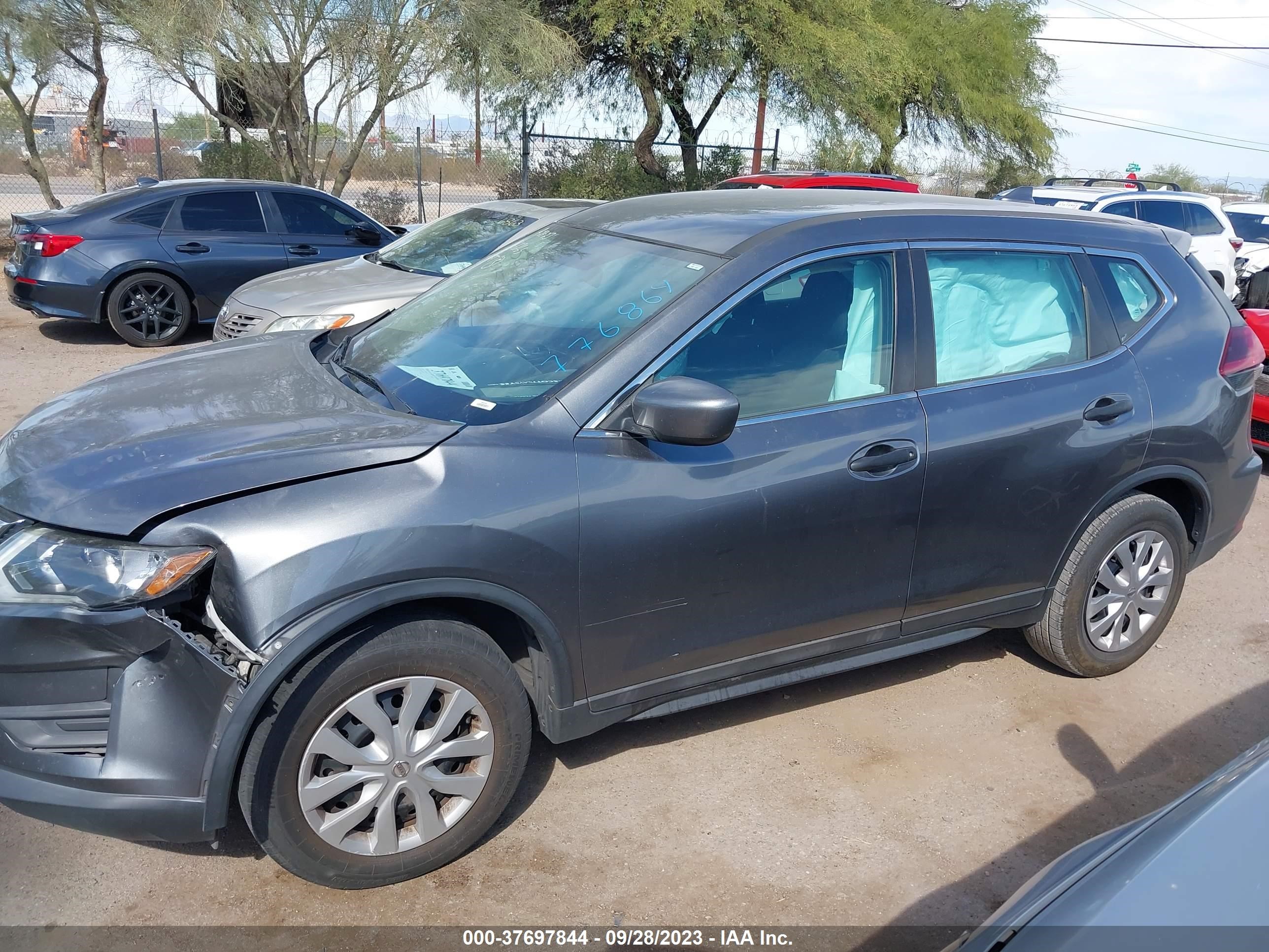 Photo 13 VIN: 5N1AT2MT1JC776869 - NISSAN ROGUE 