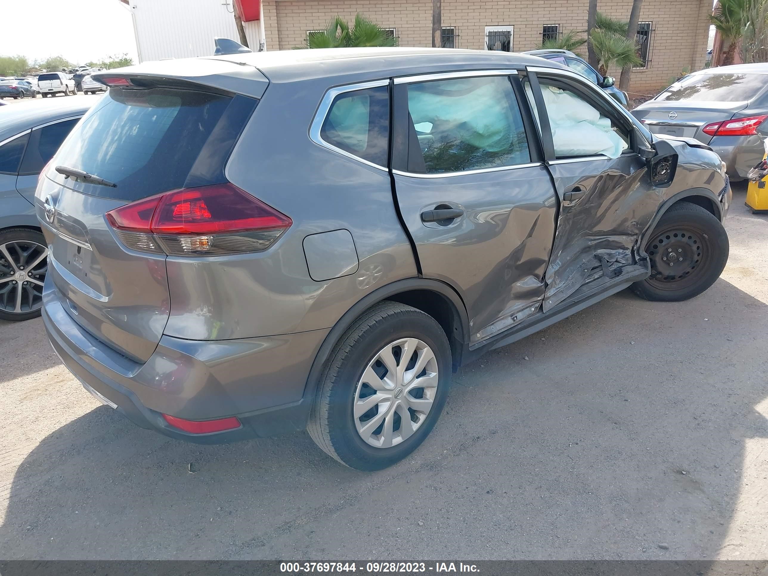 Photo 3 VIN: 5N1AT2MT1JC776869 - NISSAN ROGUE 