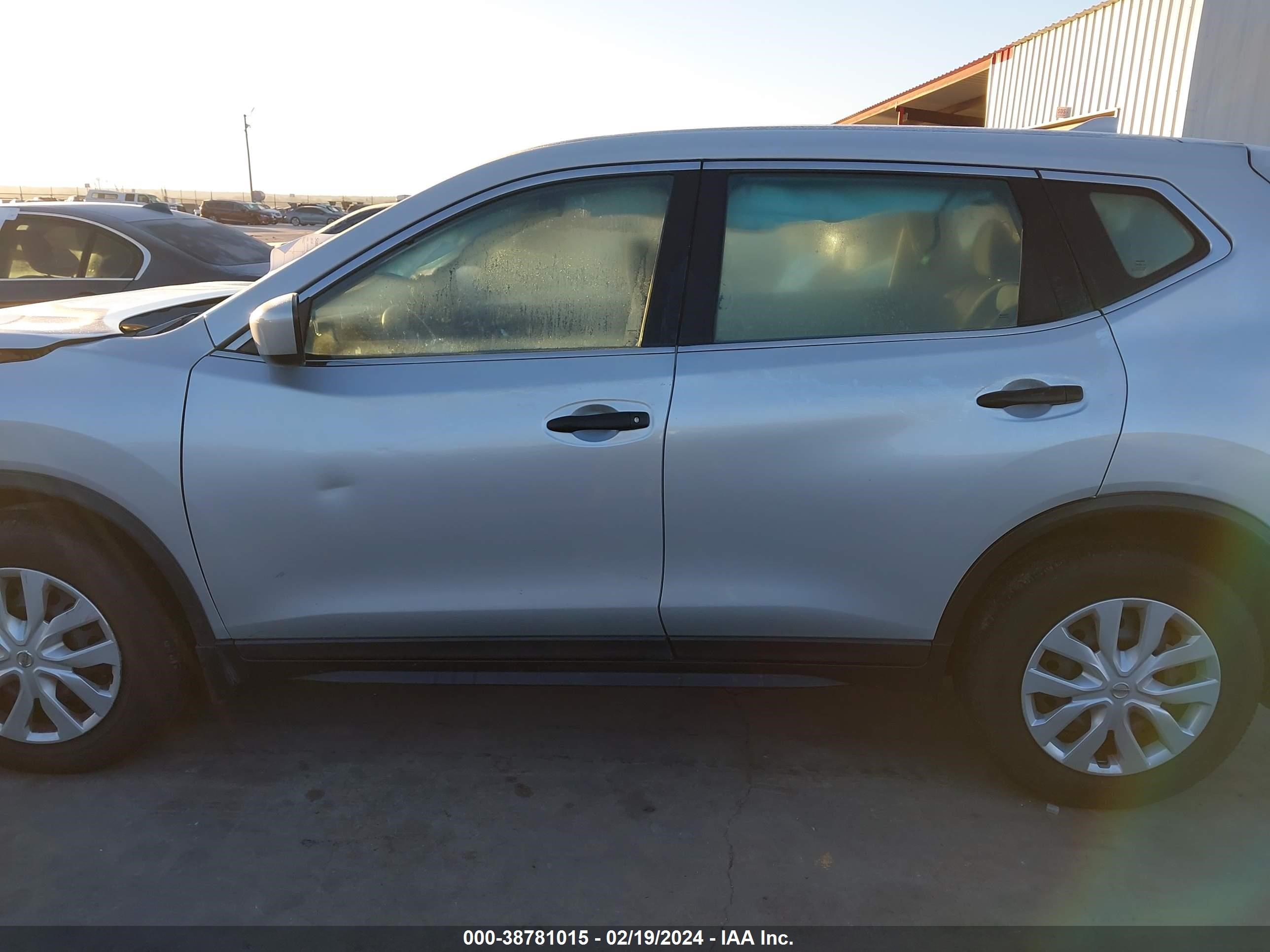 Photo 13 VIN: 5N1AT2MT1JC827125 - NISSAN ROGUE 