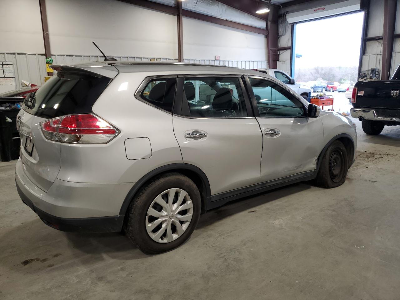 Photo 2 VIN: 5N1AT2MT3FC869934 - NISSAN ROGUE 