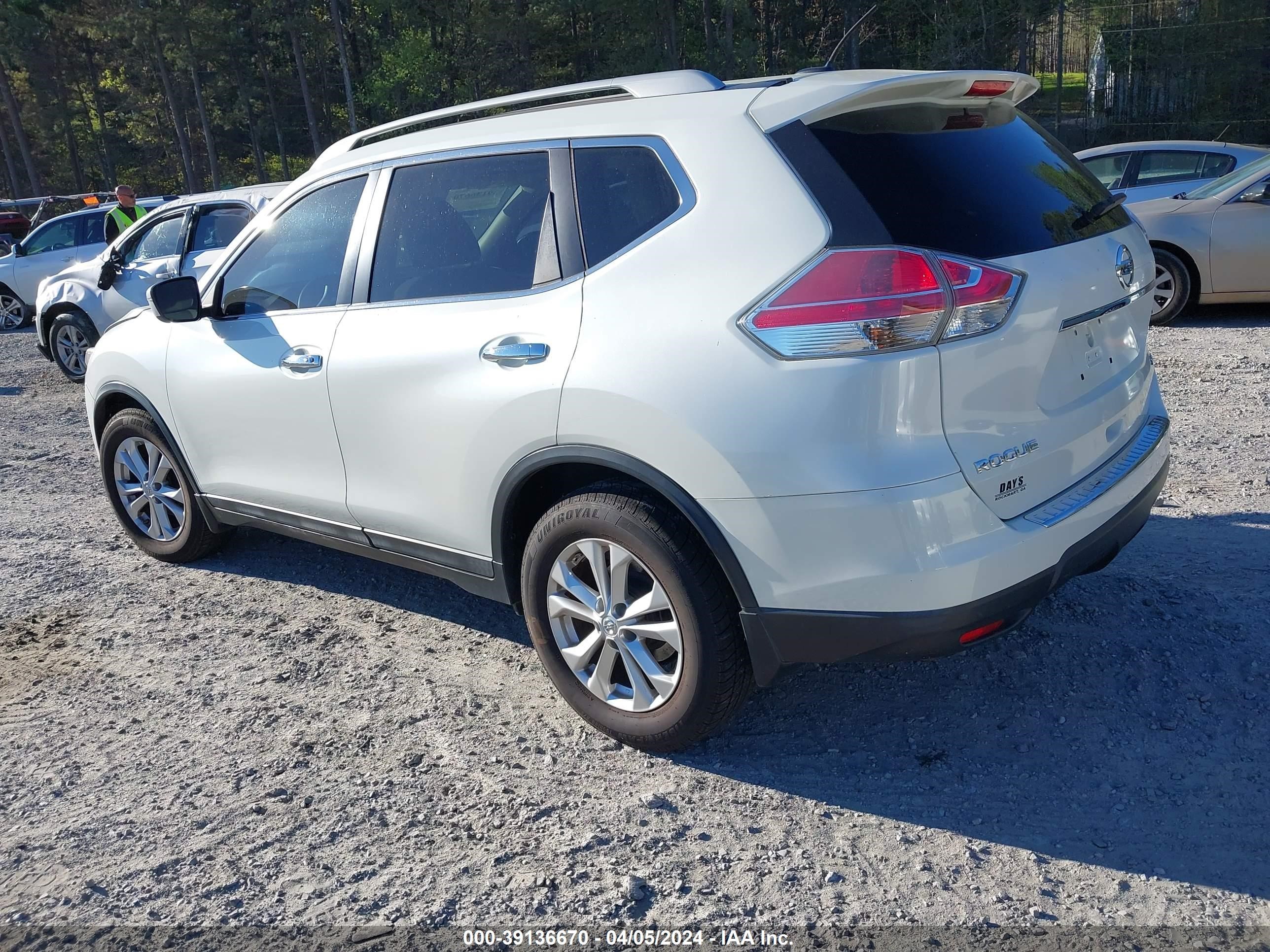 Photo 2 VIN: 5N1AT2MT5FC810884 - NISSAN ROGUE 