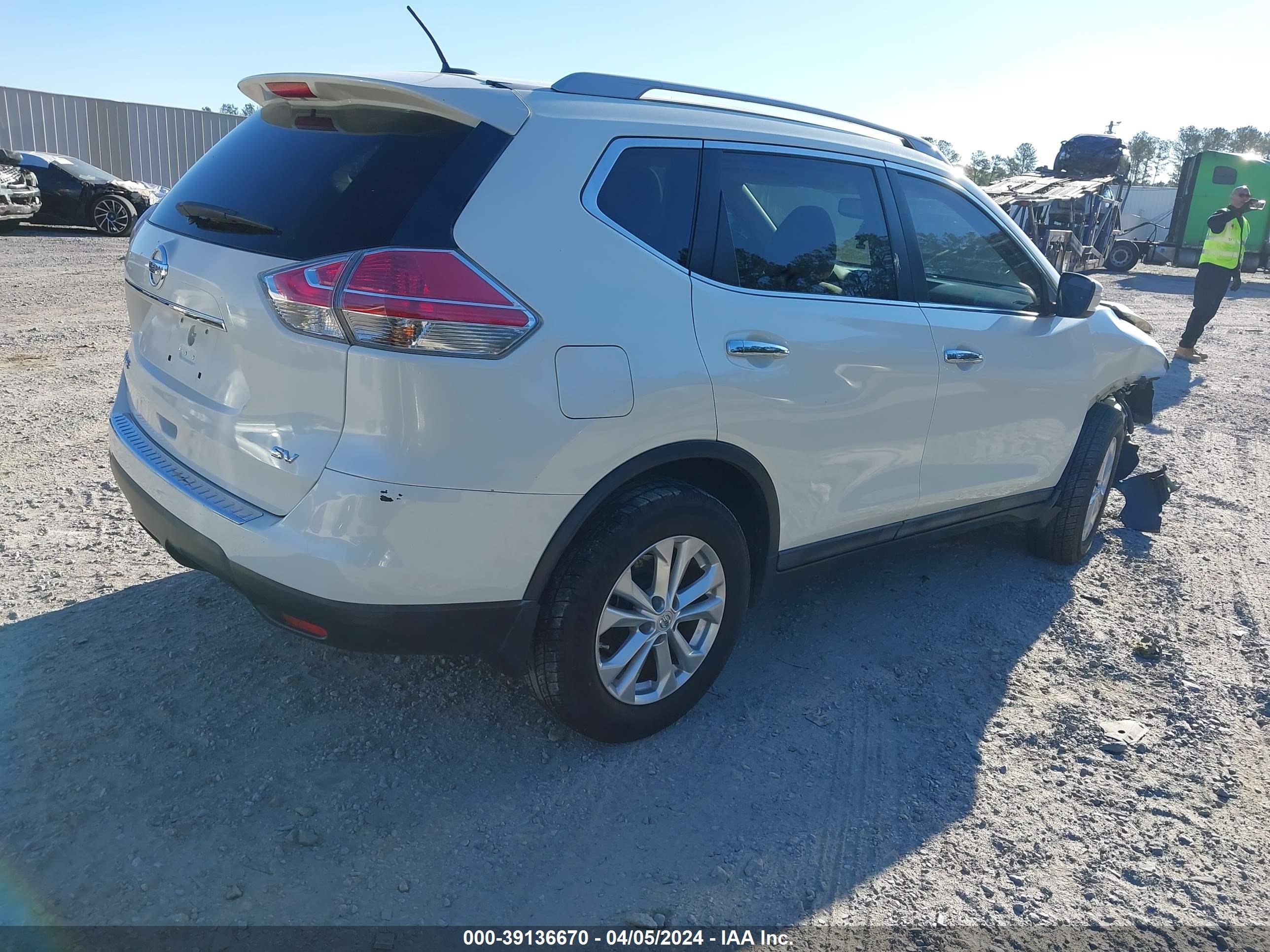 Photo 3 VIN: 5N1AT2MT5FC810884 - NISSAN ROGUE 