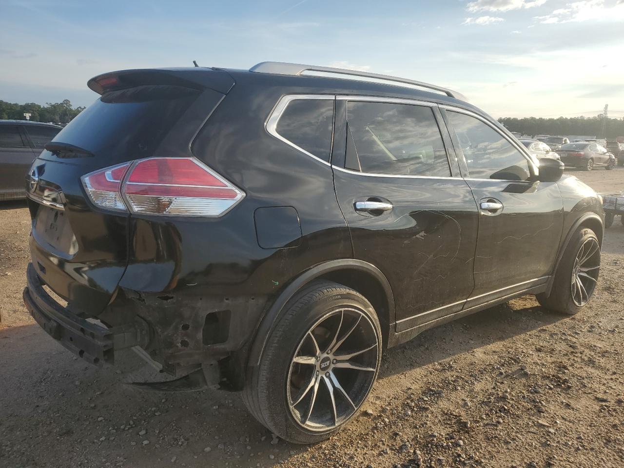 Photo 2 VIN: 5N1AT2MT5FC927476 - NISSAN ROGUE 