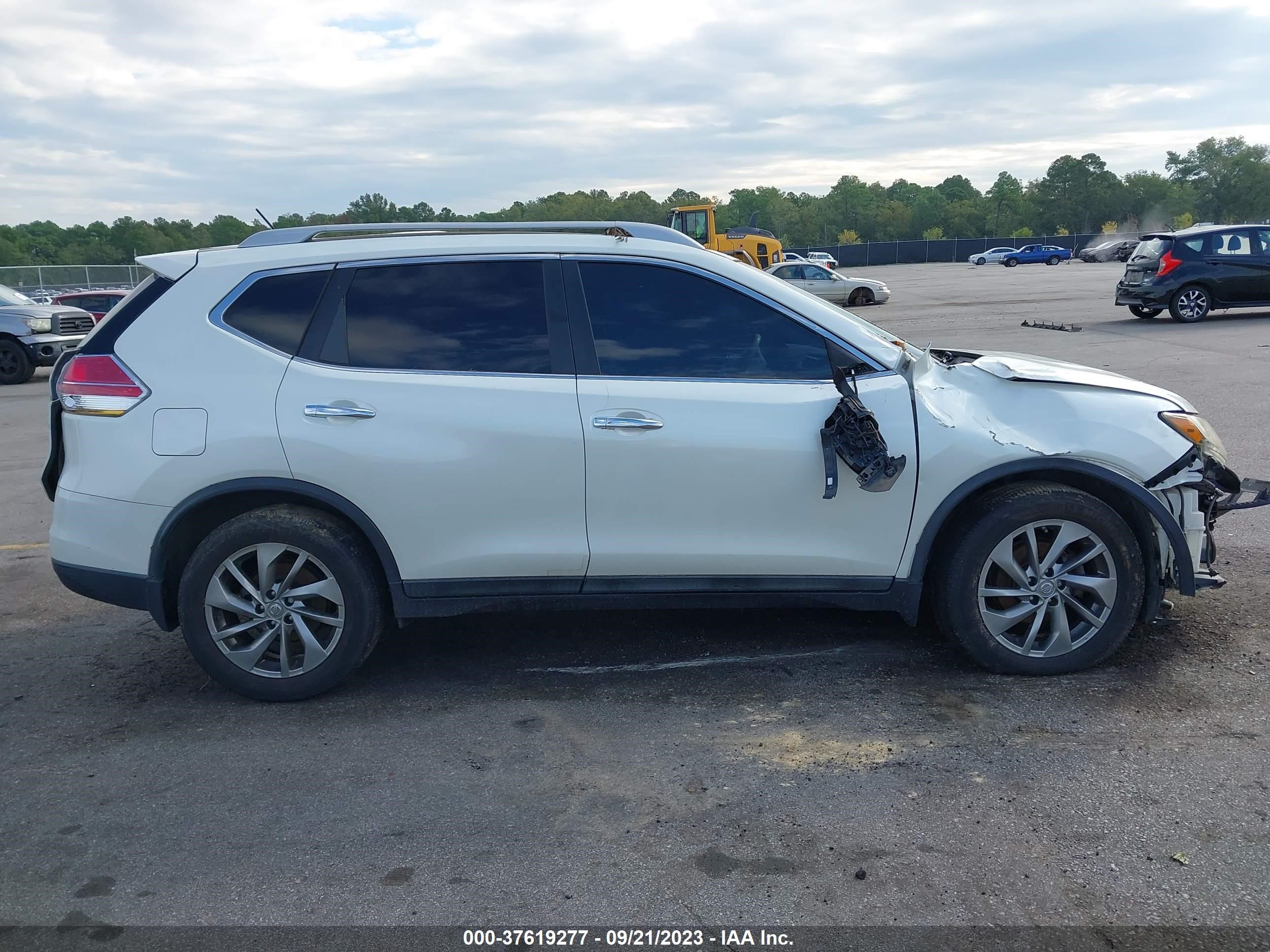 Photo 12 VIN: 5N1AT2MT6FC881107 - NISSAN ROGUE 