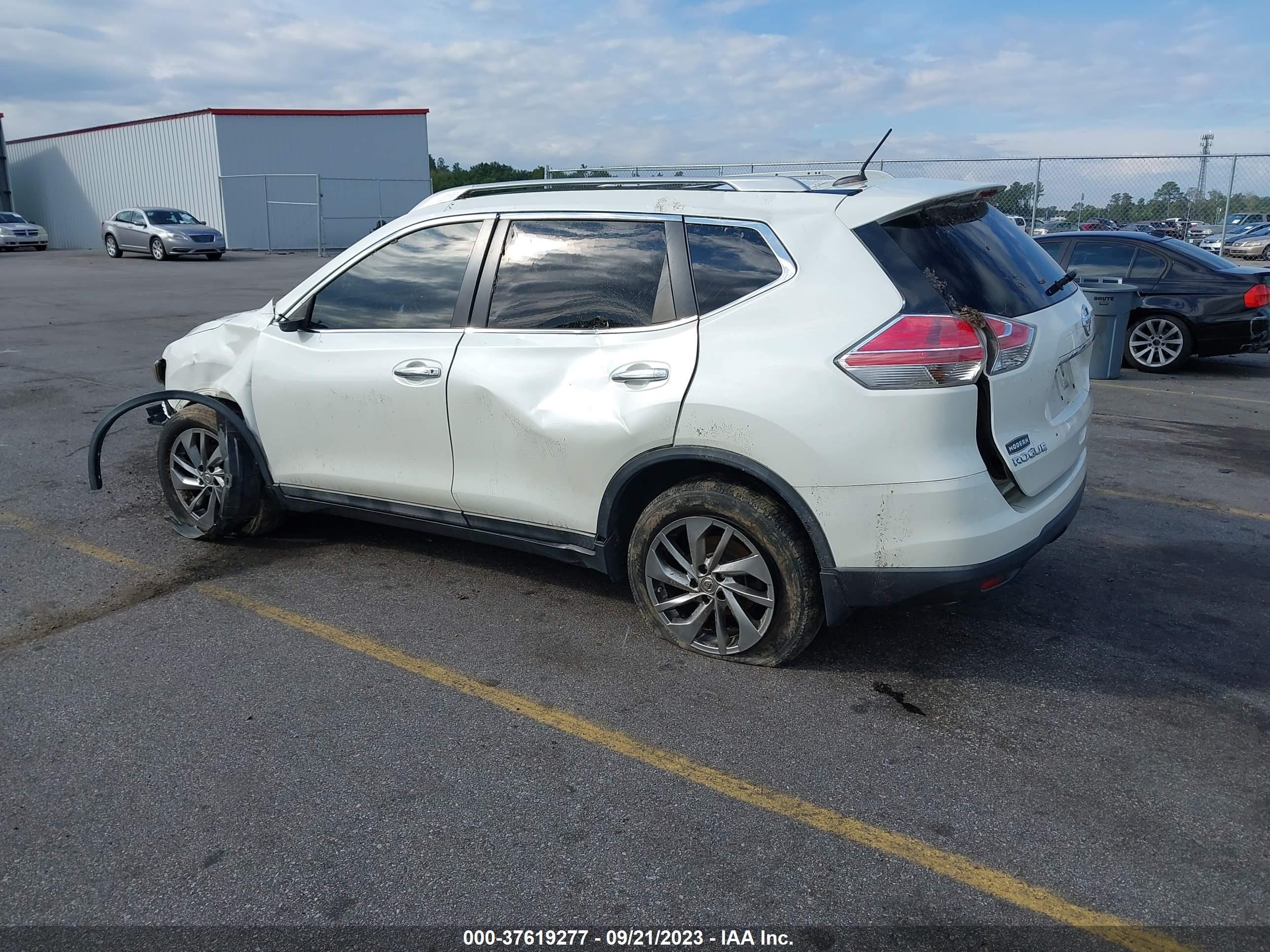 Photo 2 VIN: 5N1AT2MT6FC881107 - NISSAN ROGUE 