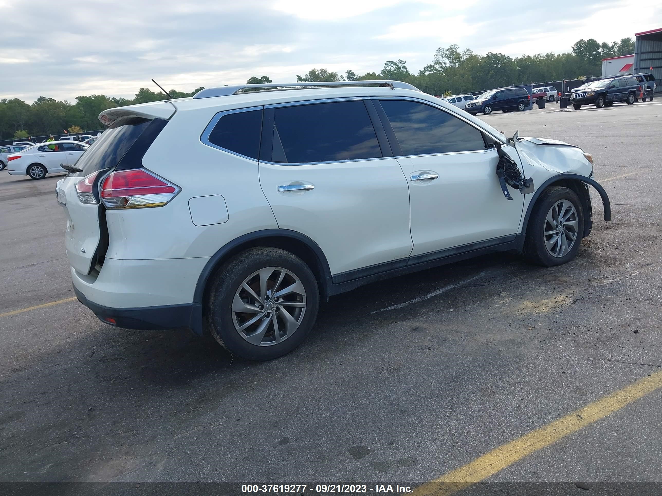 Photo 3 VIN: 5N1AT2MT6FC881107 - NISSAN ROGUE 