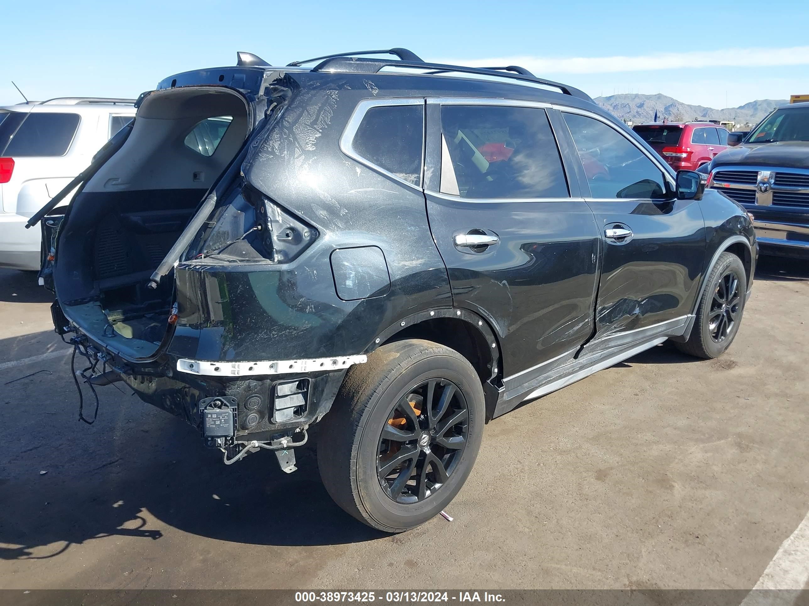 Photo 3 VIN: 5N1AT2MT6JC746394 - NISSAN ROGUE 