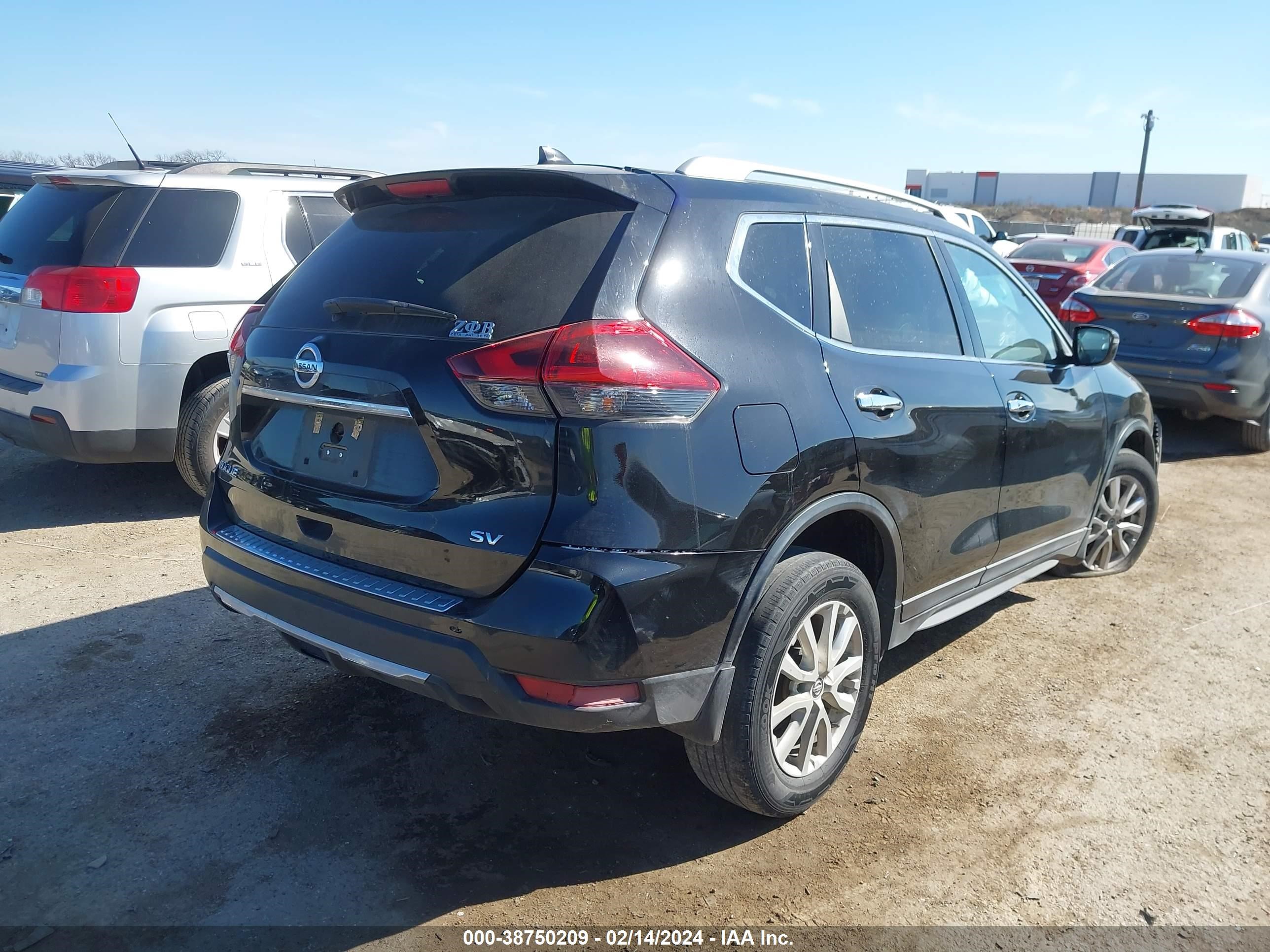 Photo 3 VIN: 5N1AT2MT8JC811486 - NISSAN ROGUE 