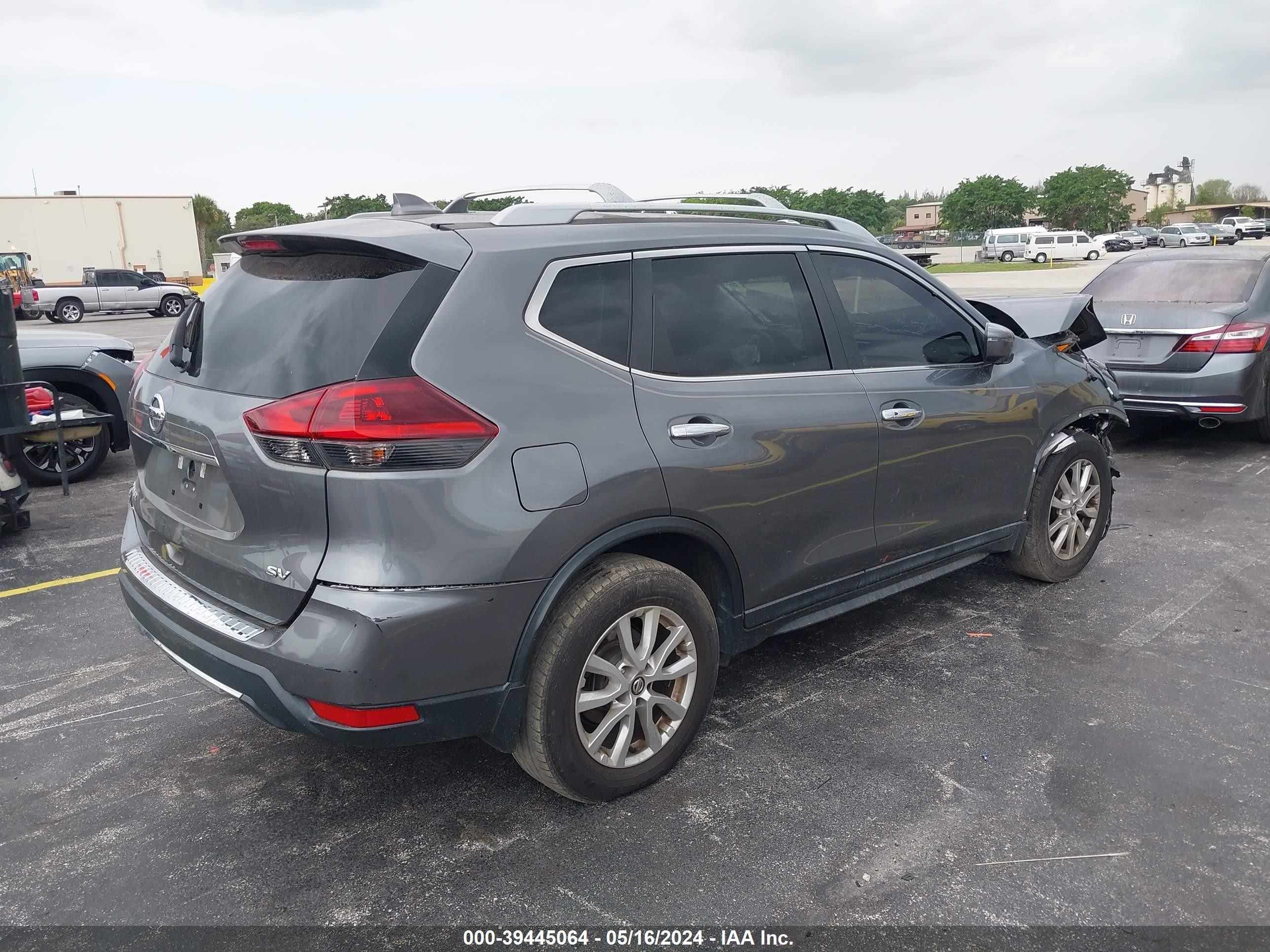 Photo 3 VIN: 5N1AT2MTXJC834946 - NISSAN ROGUE 