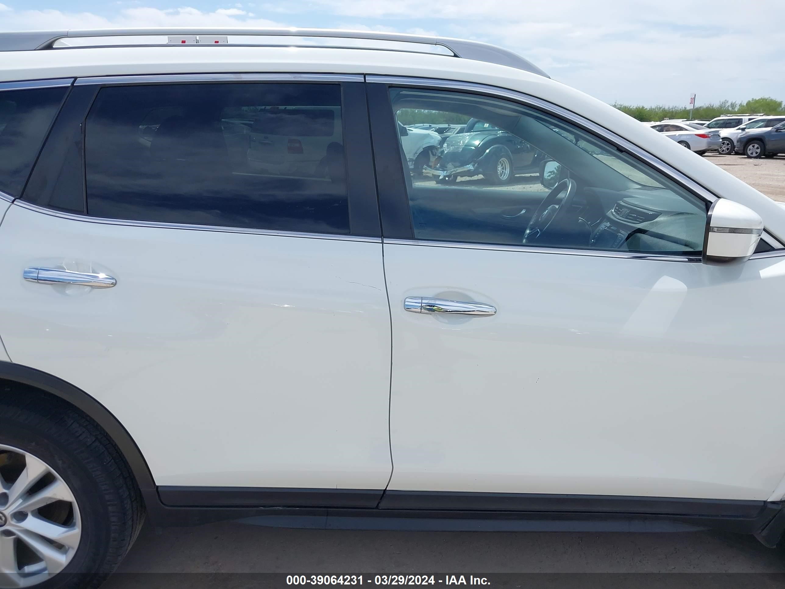 Photo 12 VIN: 5N1AT2MTXJC838172 - NISSAN ROGUE 