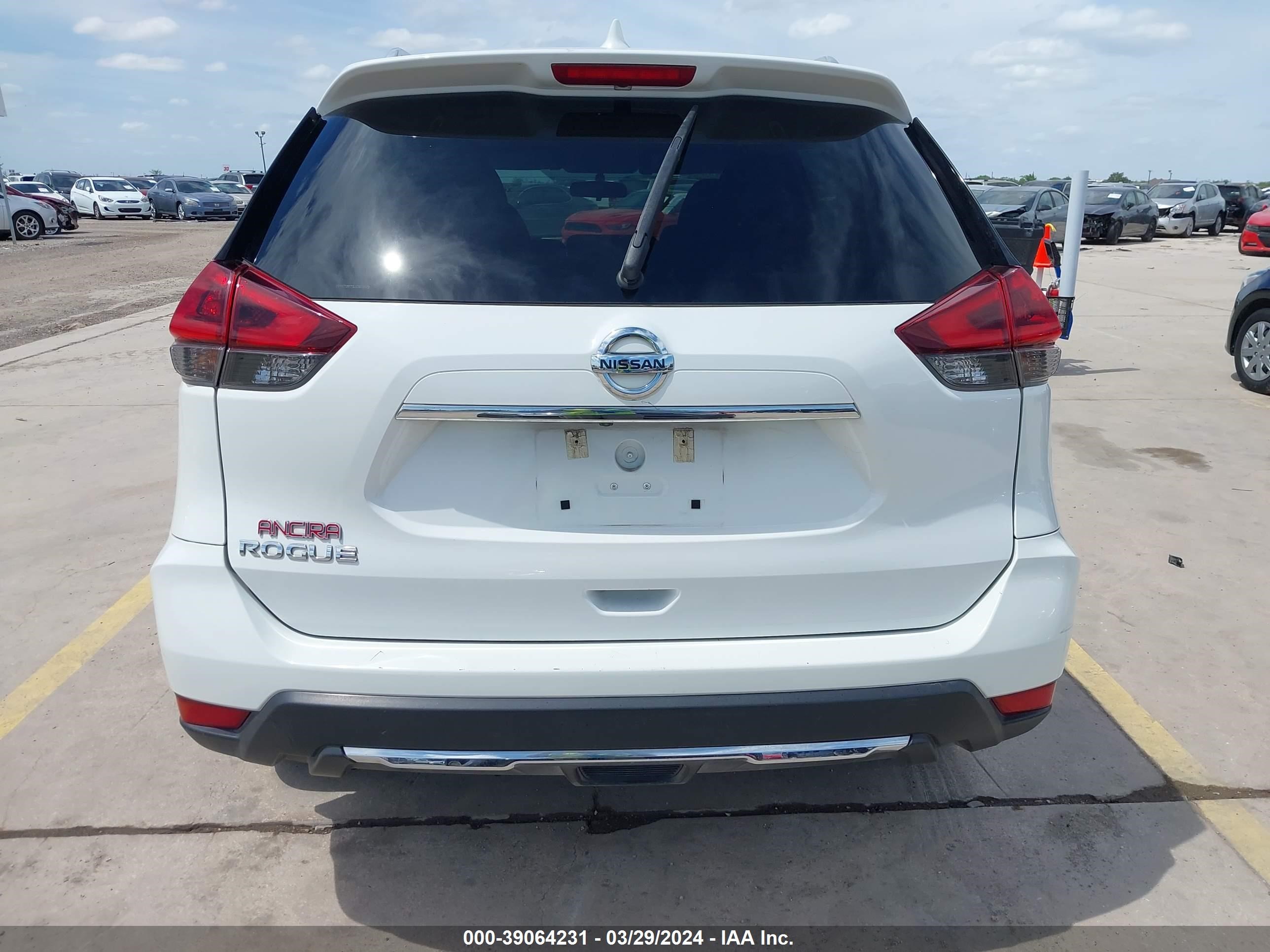 Photo 15 VIN: 5N1AT2MTXJC838172 - NISSAN ROGUE 