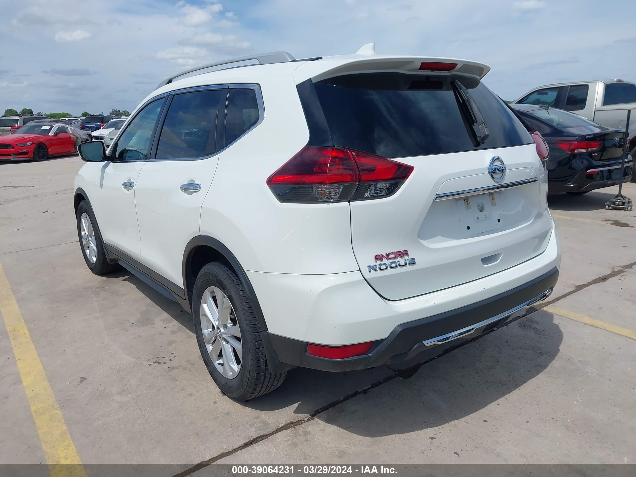 Photo 2 VIN: 5N1AT2MTXJC838172 - NISSAN ROGUE 