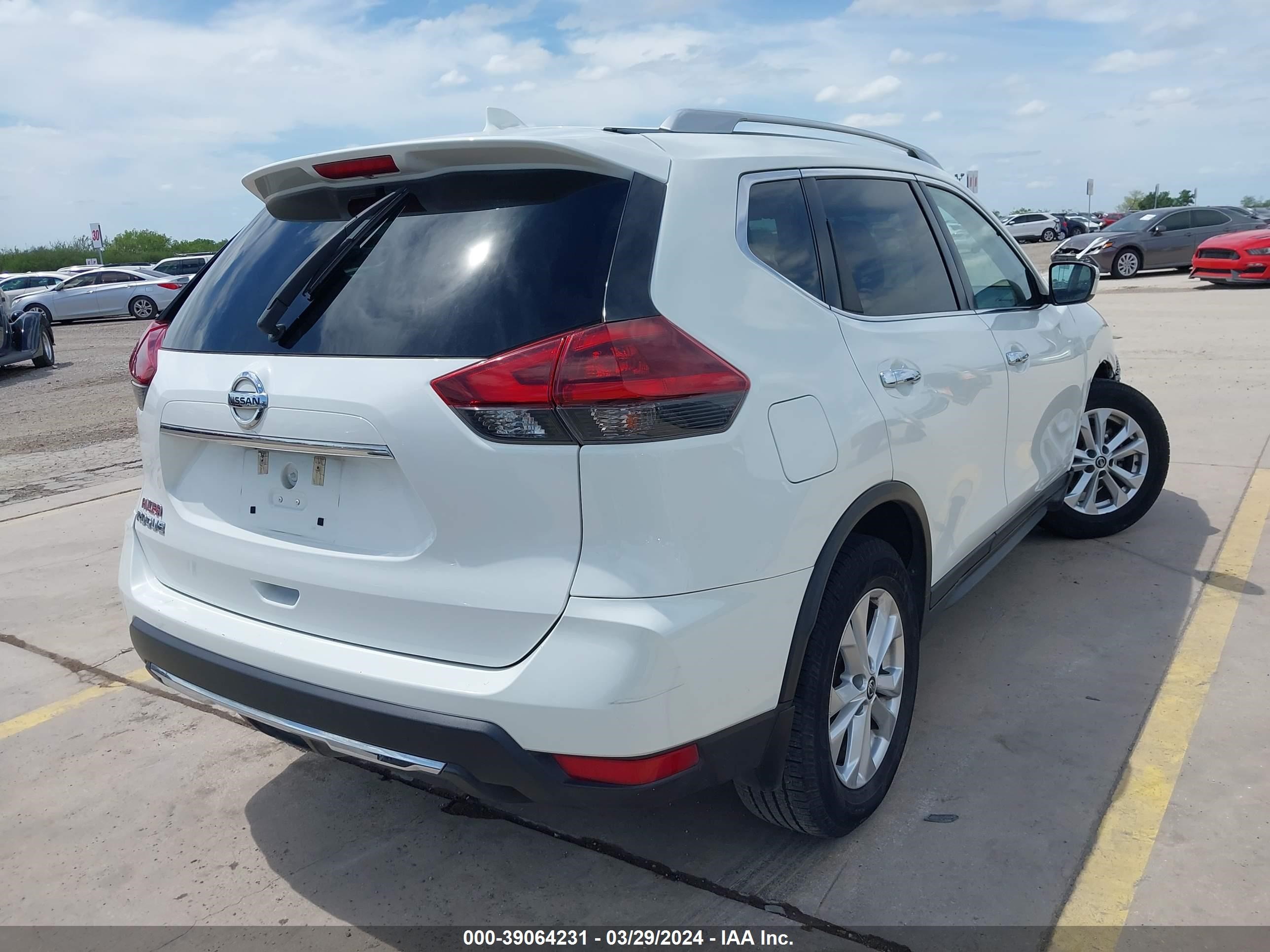 Photo 3 VIN: 5N1AT2MTXJC838172 - NISSAN ROGUE 