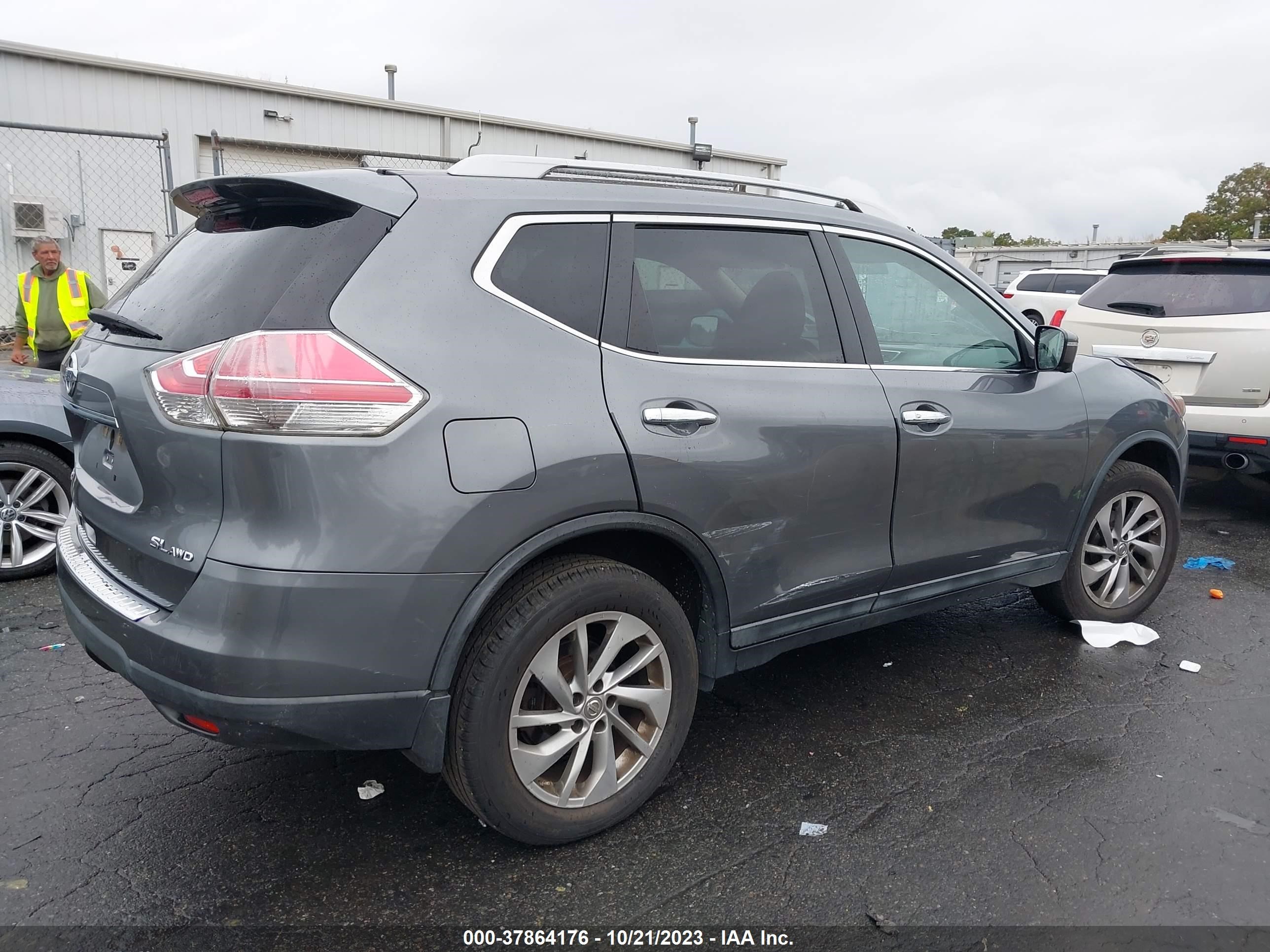 Photo 3 VIN: 5N1AT2MV0FC761823 - NISSAN ROGUE 