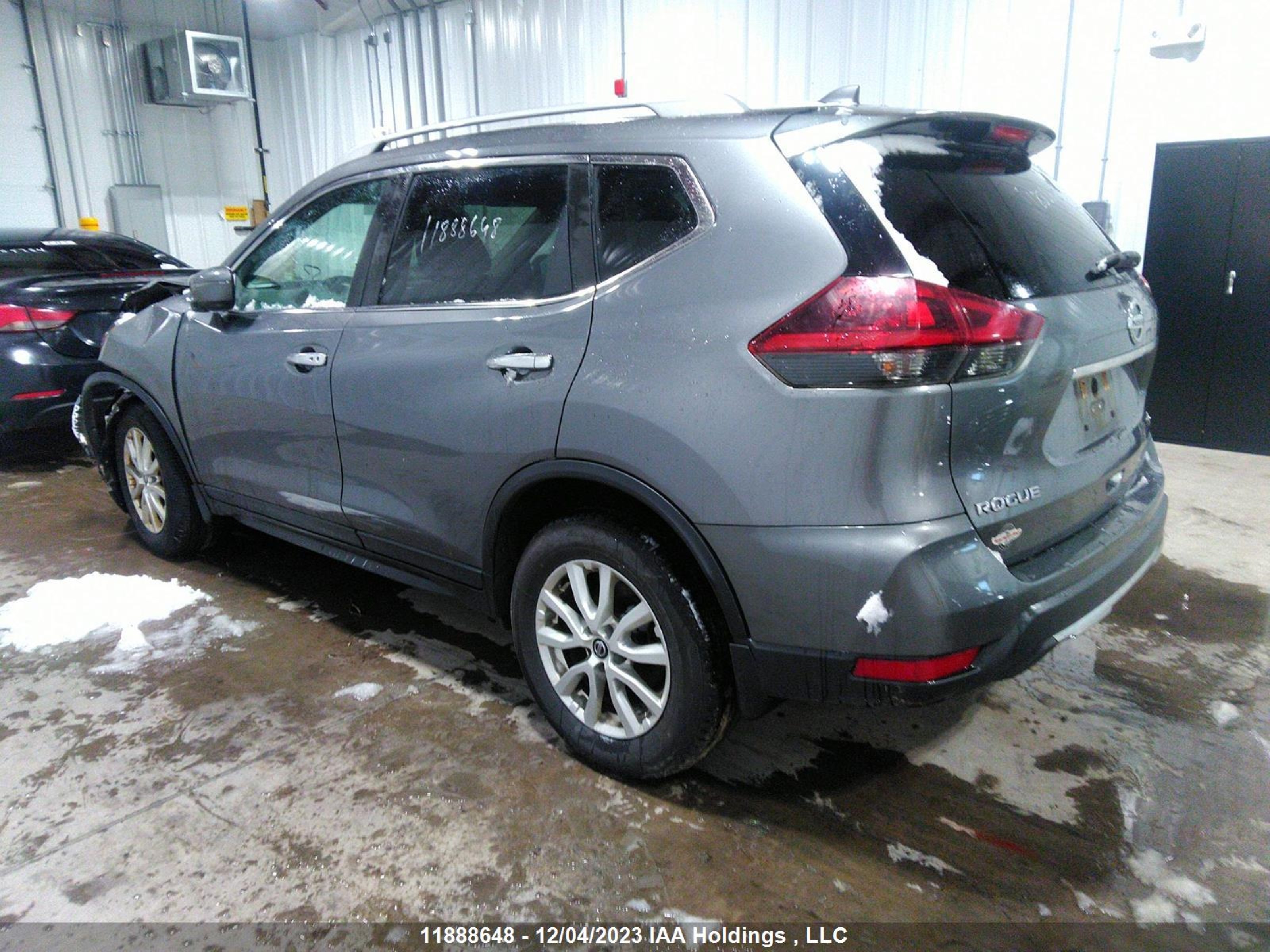 Photo 2 VIN: 5N1AT2MV0JC720956 - NISSAN ROGUE 