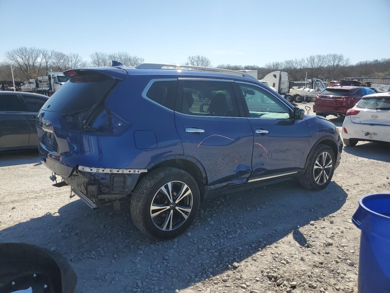 Photo 2 VIN: 5N1AT2MV0JC732766 - NISSAN ROGUE 