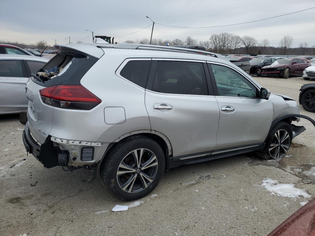 Photo 2 VIN: 5N1AT2MV0JC796225 - NISSAN ROGUE 