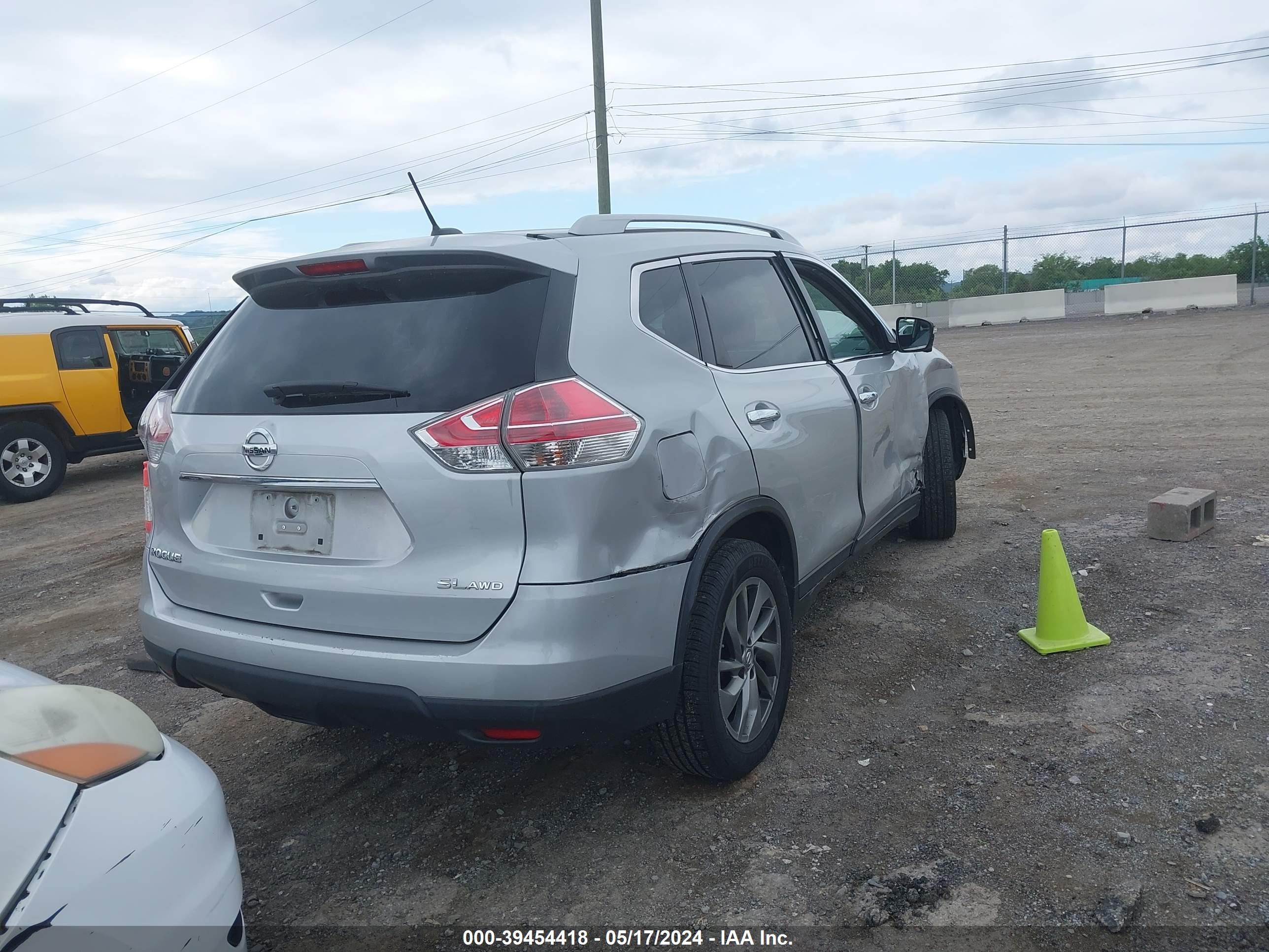 Photo 3 VIN: 5N1AT2MV1FC823441 - NISSAN ROGUE 