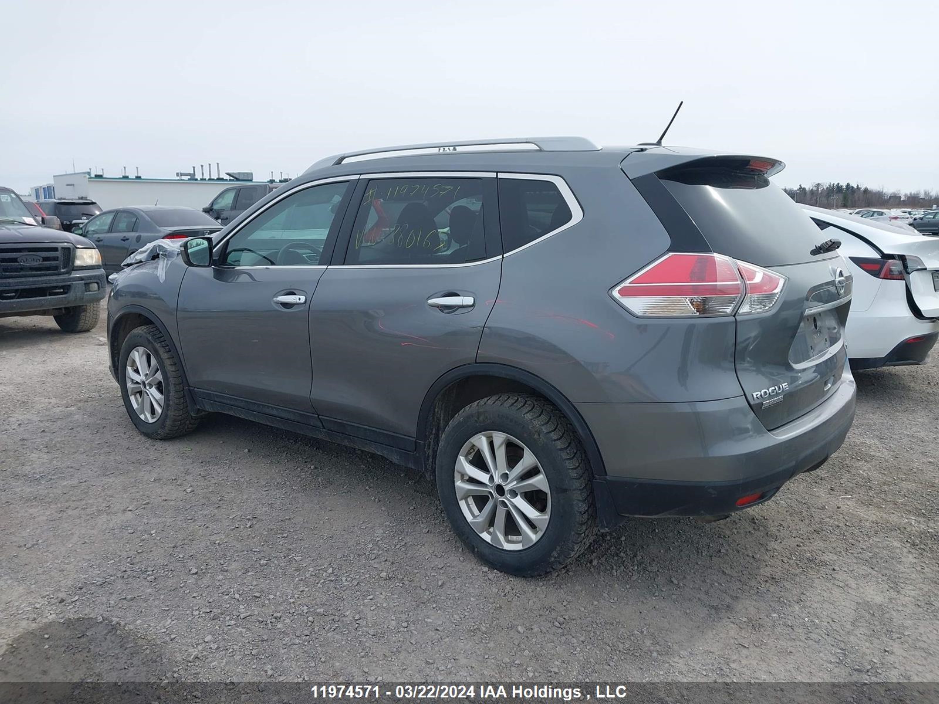 Photo 2 VIN: 5N1AT2MV2FC880165 - NISSAN ROGUE 