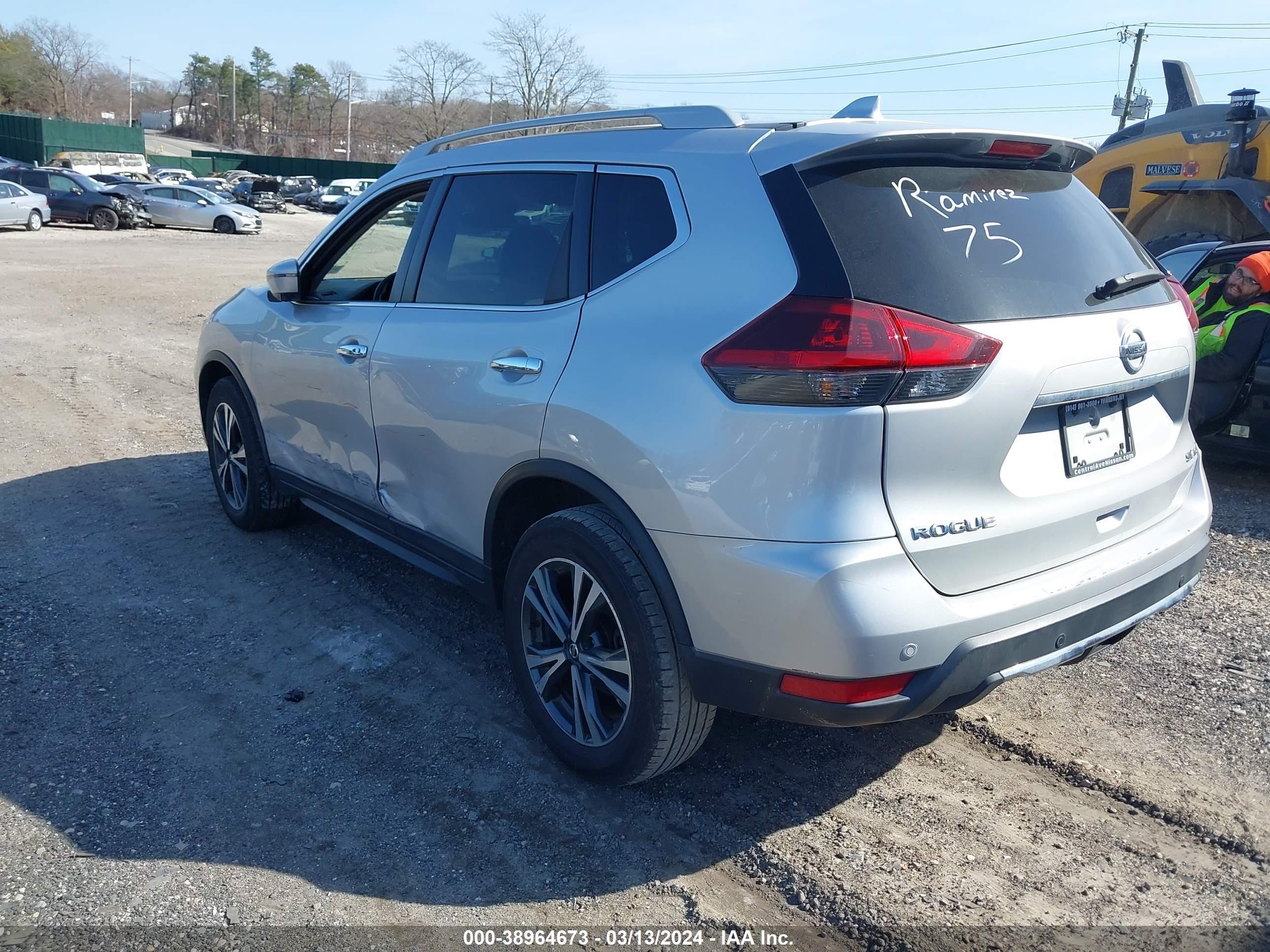 Photo 2 VIN: 5N1AT2MV3KC762622 - NISSAN ROGUE 