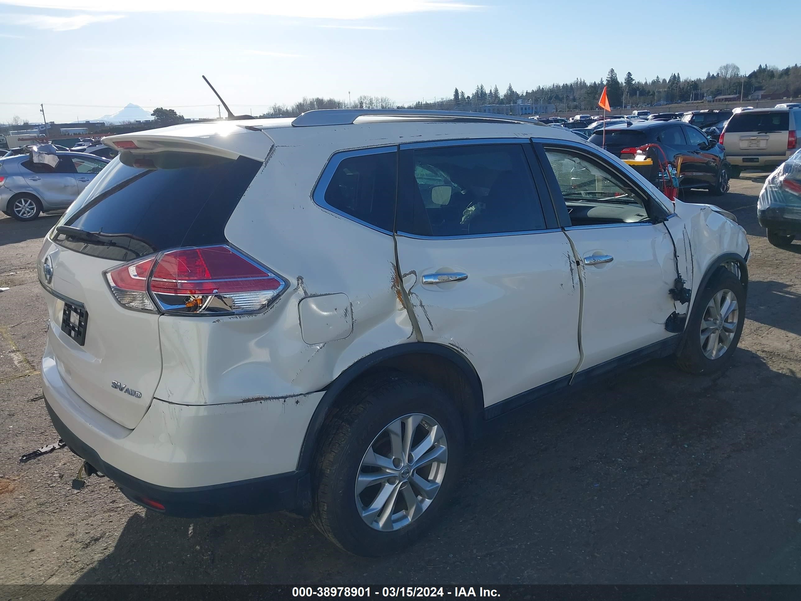 Photo 3 VIN: 5N1AT2MV4FC896187 - NISSAN ROGUE 