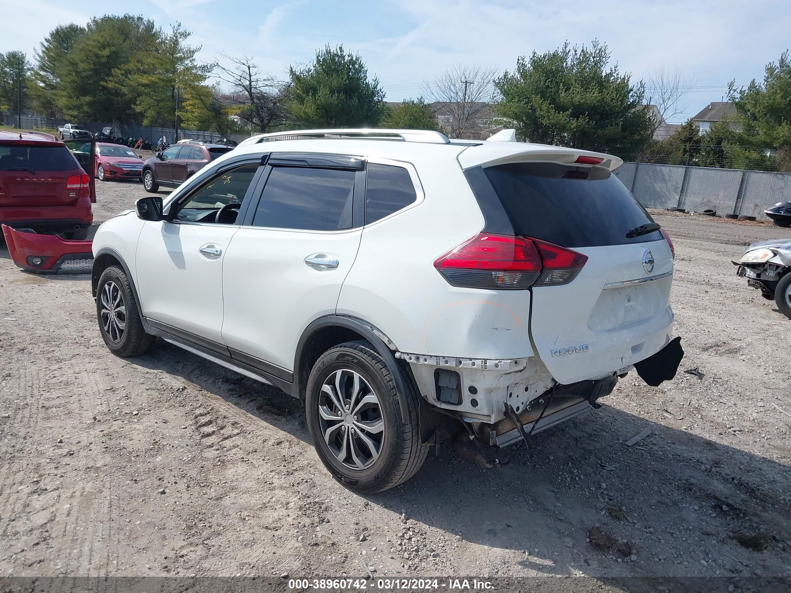 Photo 2 VIN: 5N1AT2MV6HC823597 - NISSAN ROGUE 