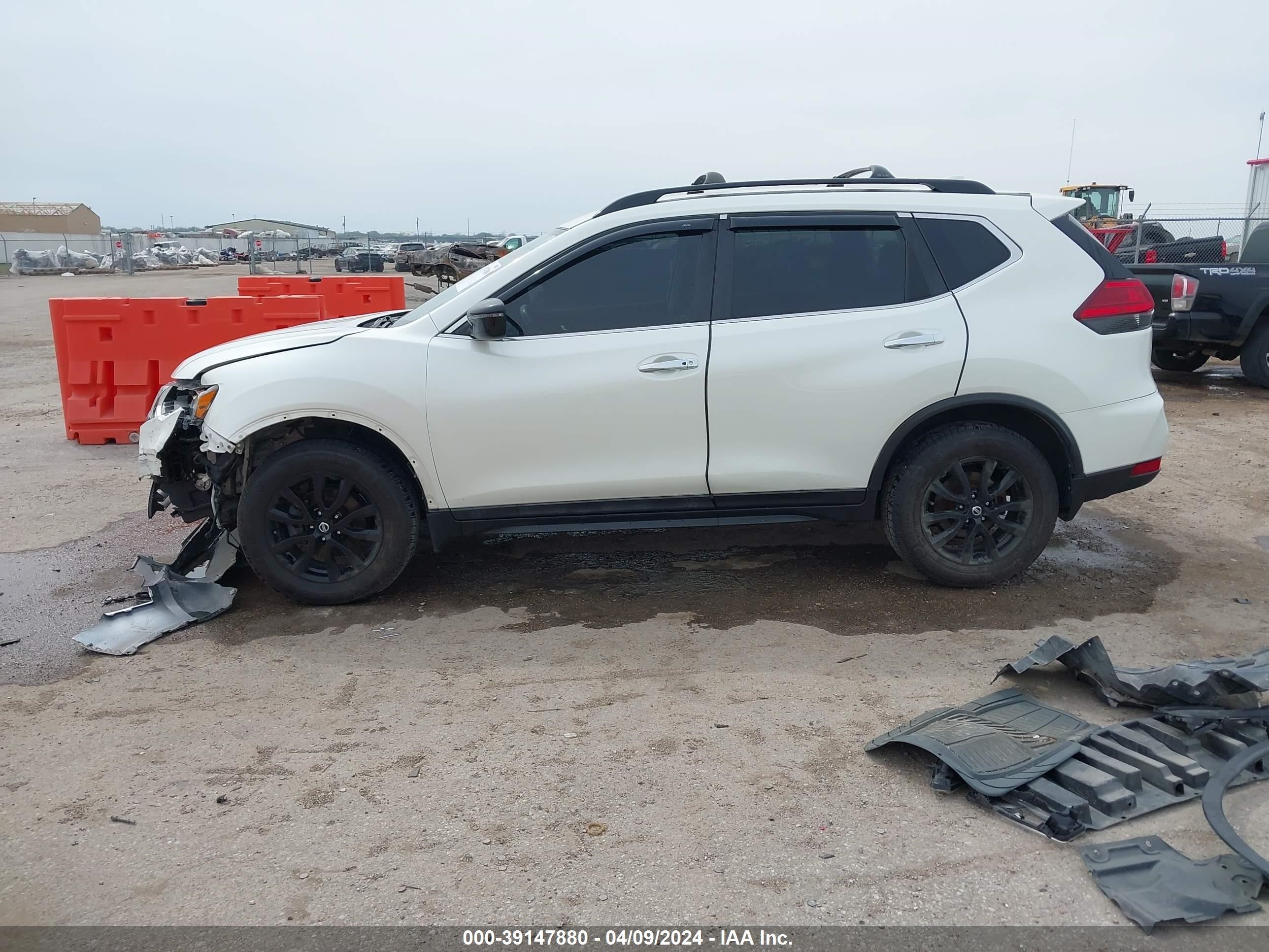 Photo 14 VIN: 5N1AT2MV6HC830274 - NISSAN ROGUE 