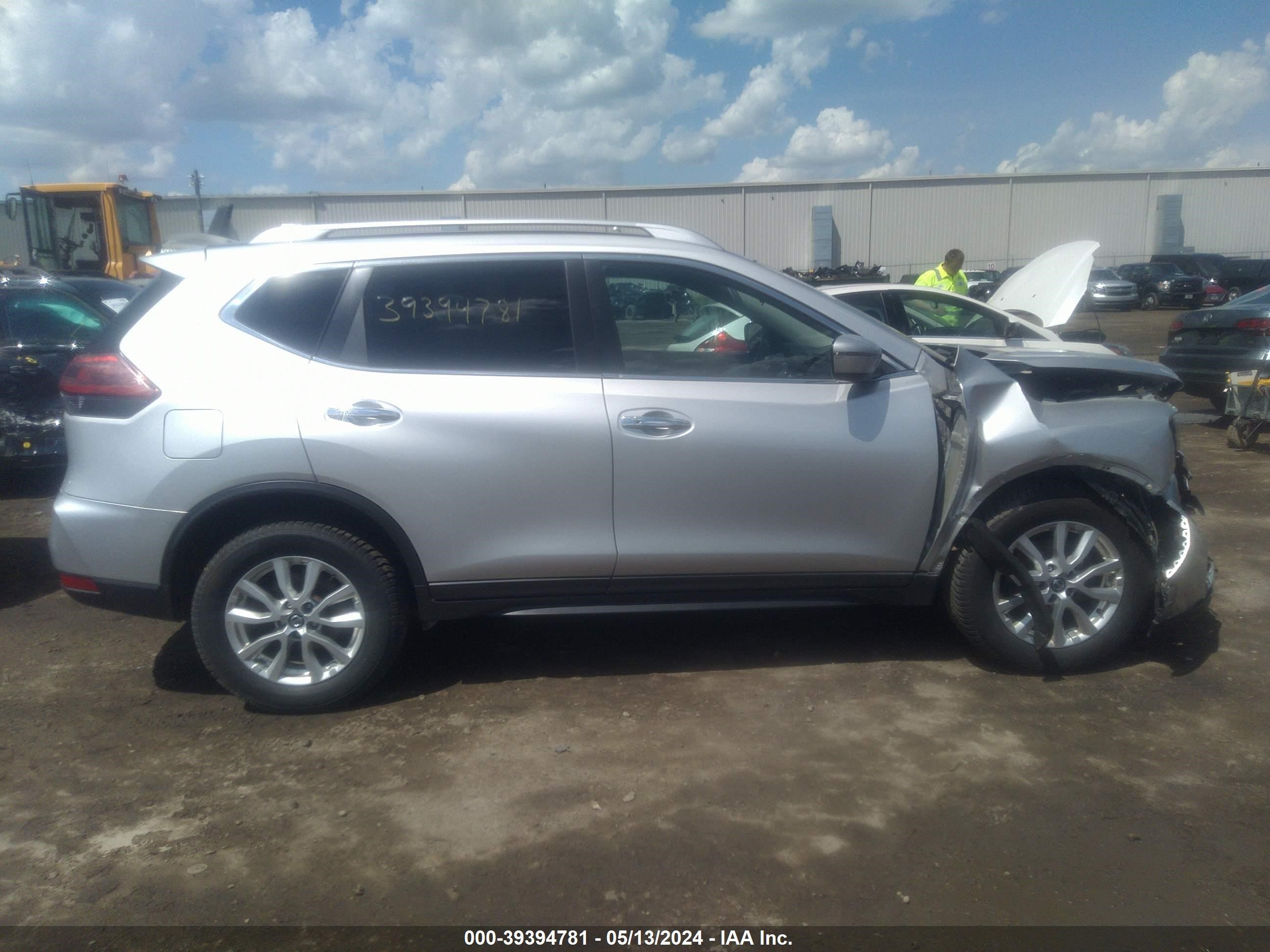 Photo 13 VIN: 5N1AT2MV6JC712005 - NISSAN ROGUE 