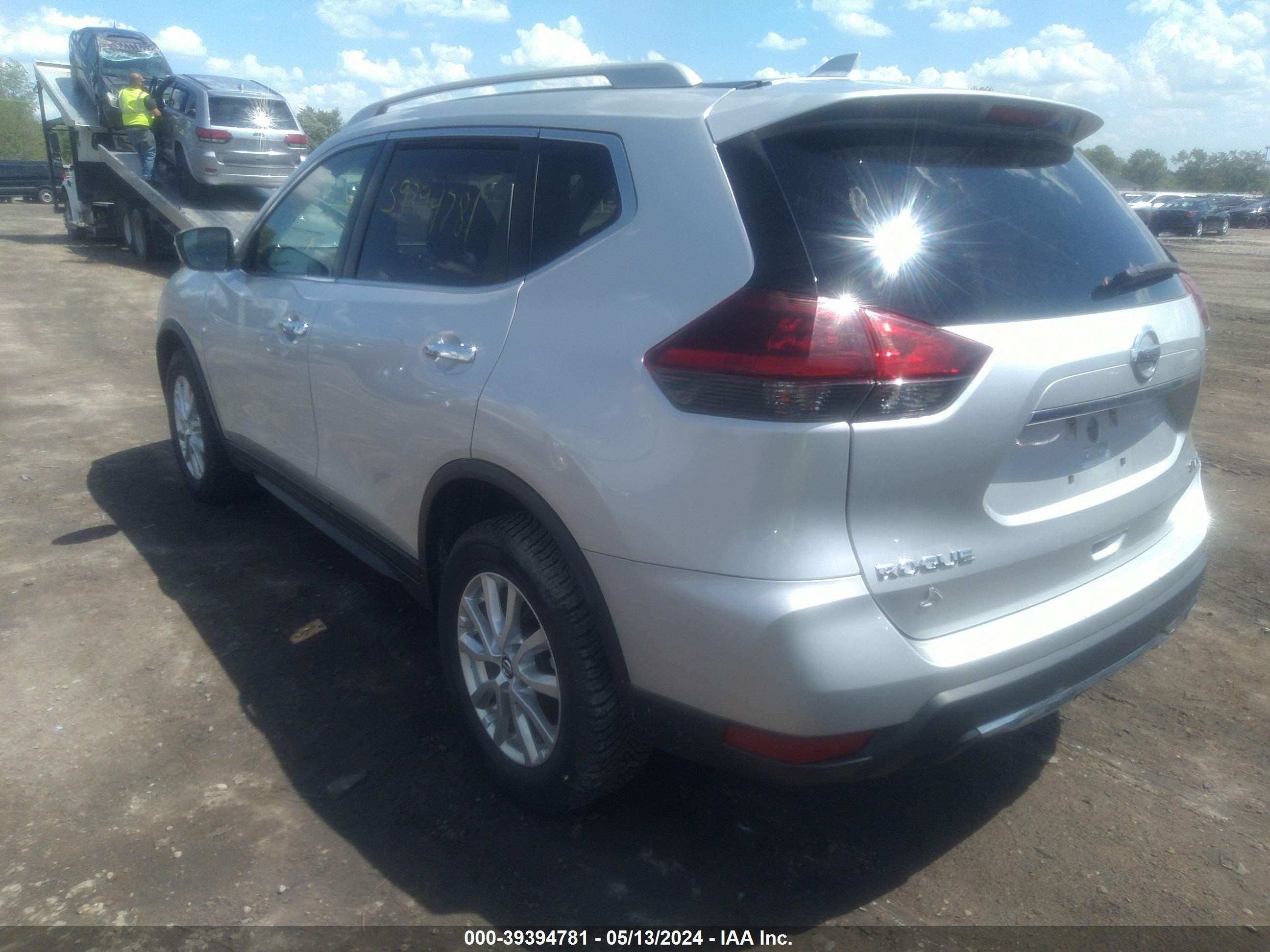 Photo 2 VIN: 5N1AT2MV6JC712005 - NISSAN ROGUE 