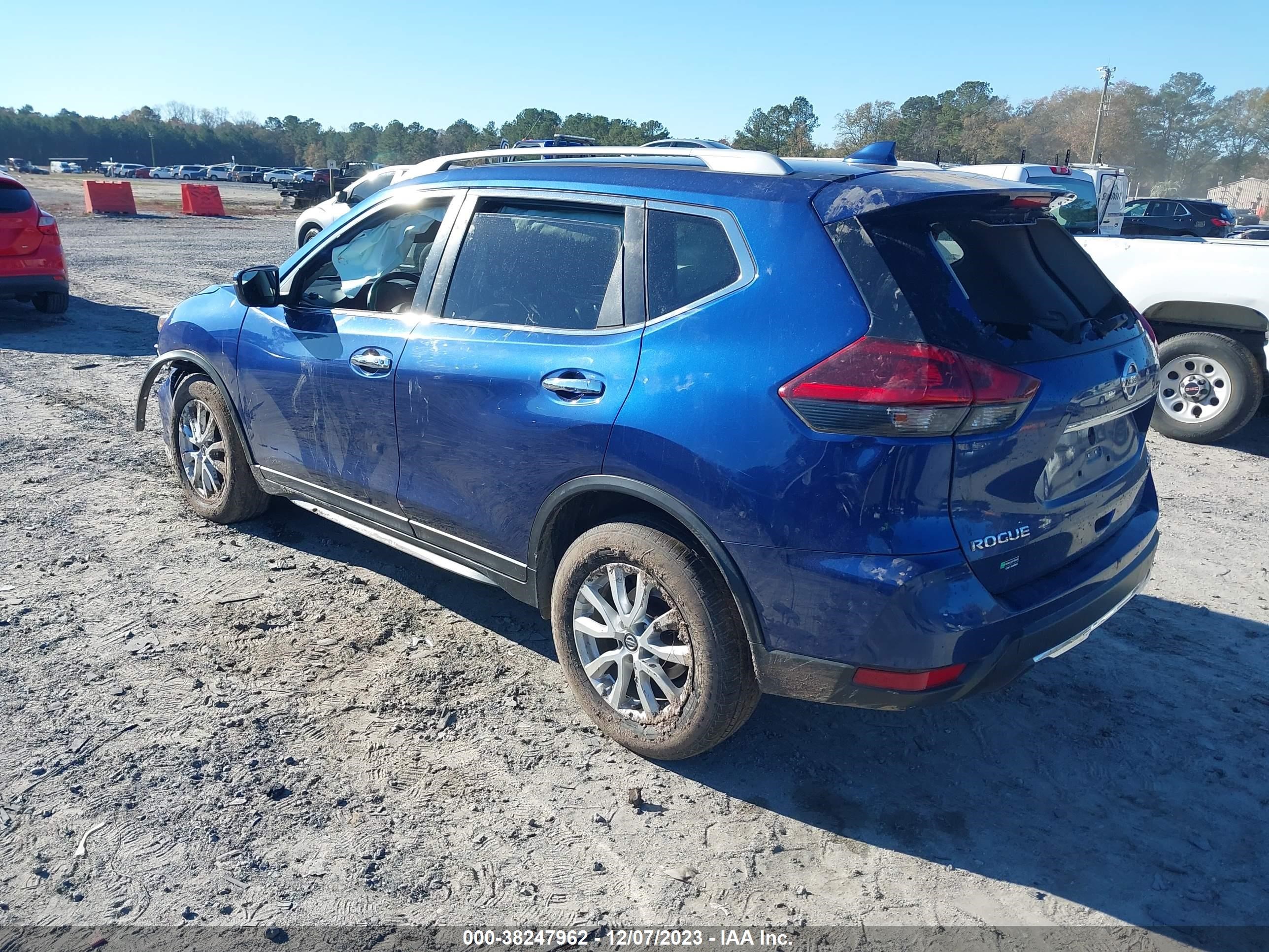 Photo 2 VIN: 5N1AT2MV7JC801940 - NISSAN ROGUE 