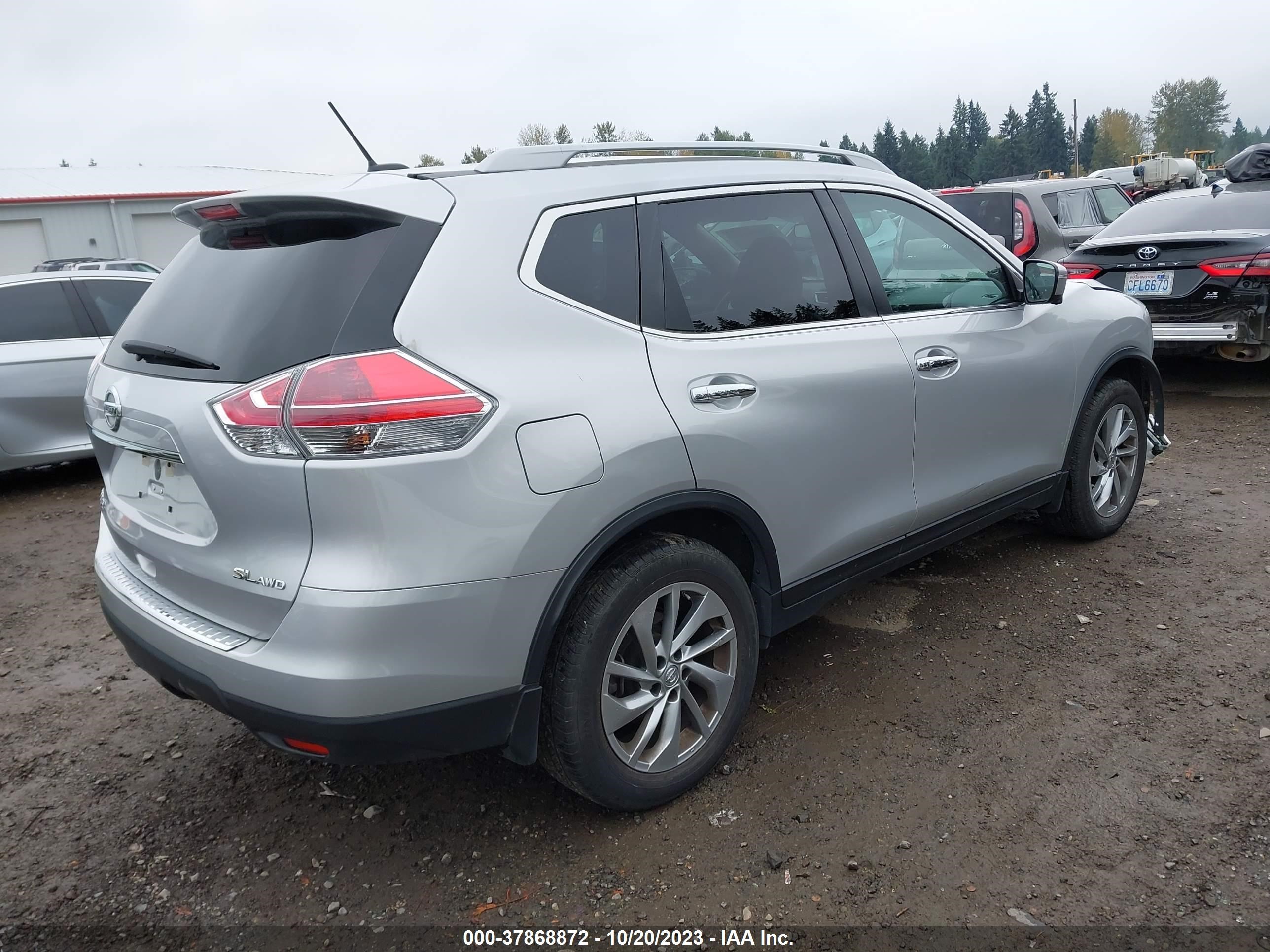 Photo 3 VIN: 5N1AT2MVXFC800367 - NISSAN ROGUE 