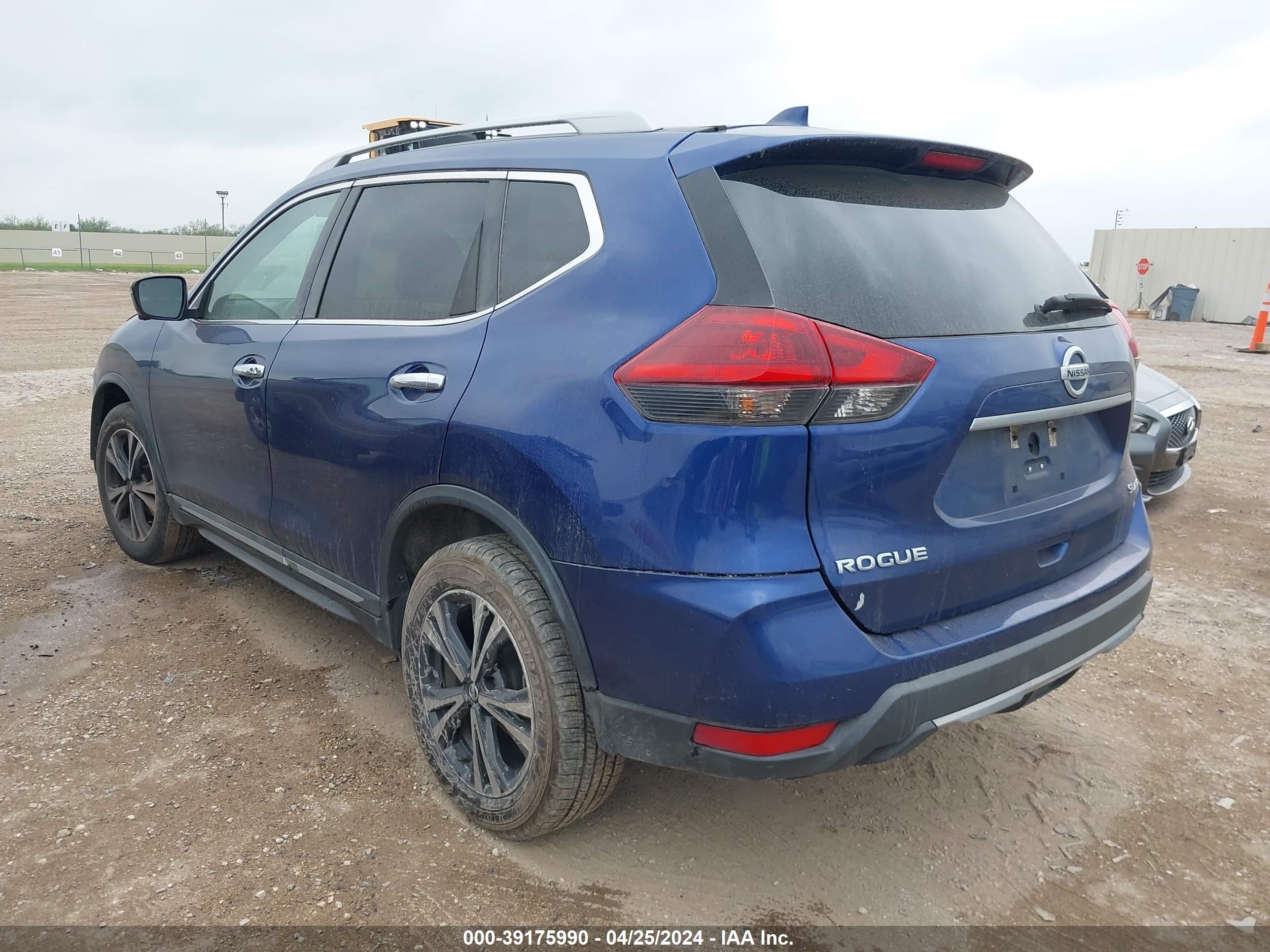 Photo 2 VIN: 5N1AT2MVXJC788035 - NISSAN ROGUE 