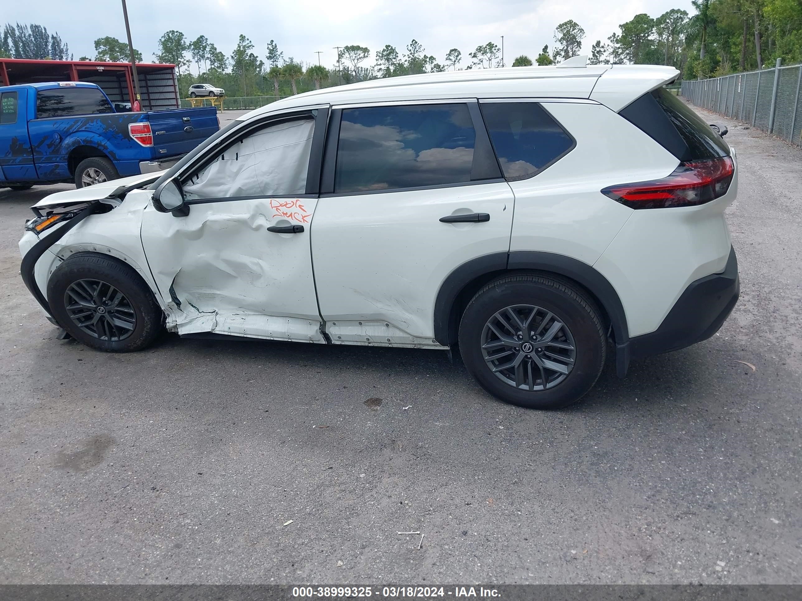 Photo 13 VIN: 5N1AT3AA6MC705258 - NISSAN ROGUE 