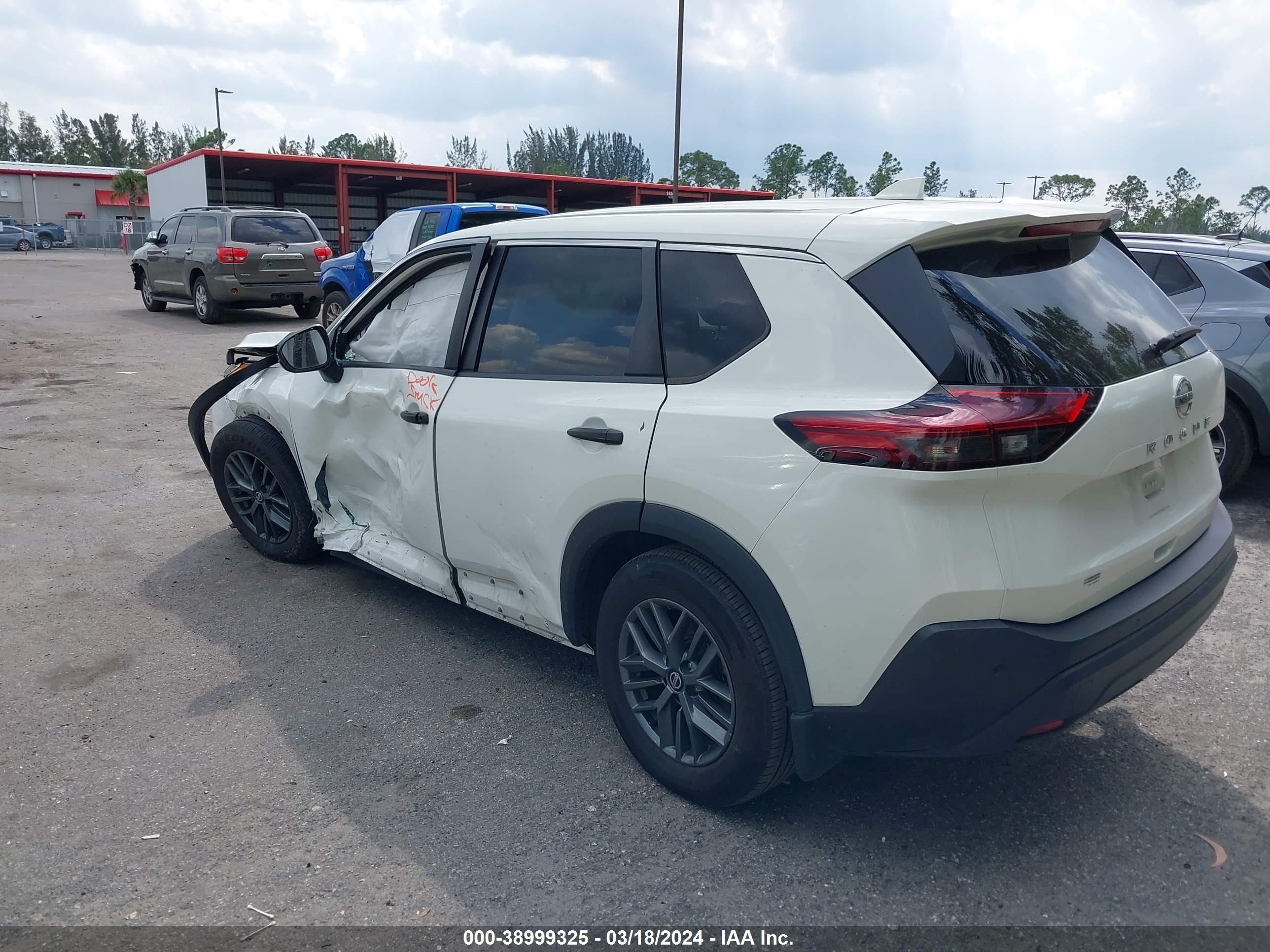 Photo 2 VIN: 5N1AT3AA6MC705258 - NISSAN ROGUE 