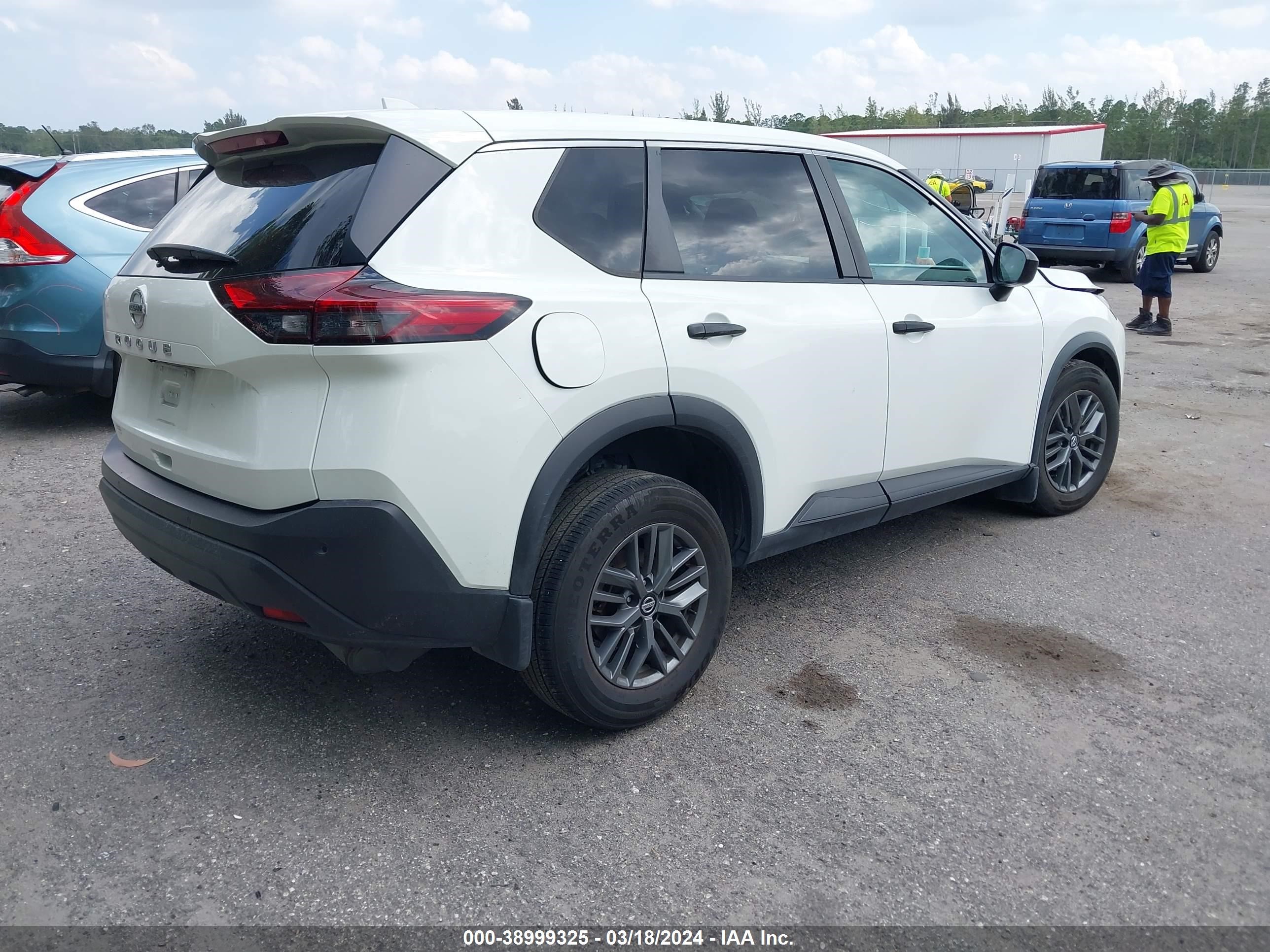 Photo 3 VIN: 5N1AT3AA6MC705258 - NISSAN ROGUE 