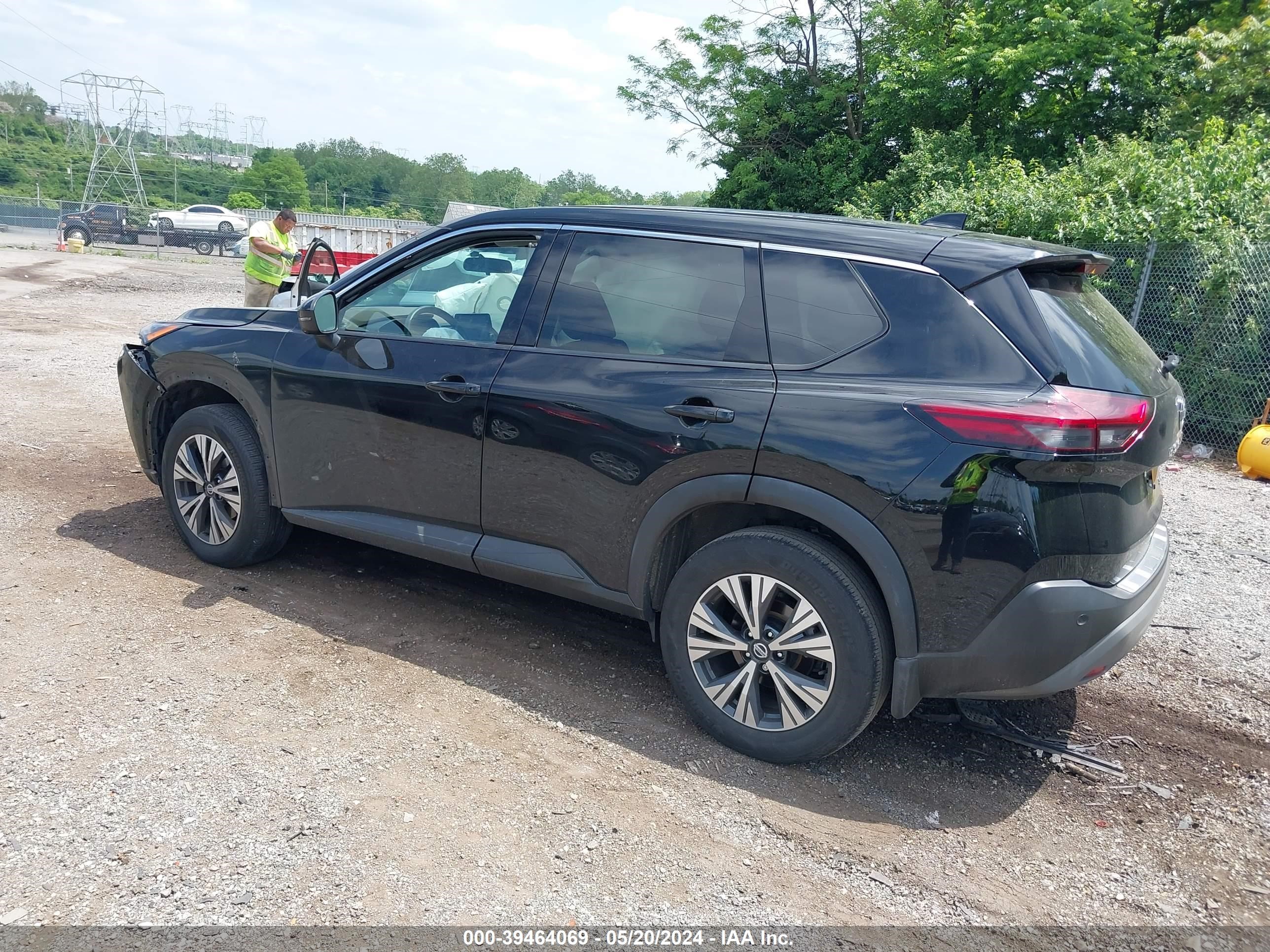 Photo 2 VIN: 5N1AT3BB1MC681345 - NISSAN ROGUE 