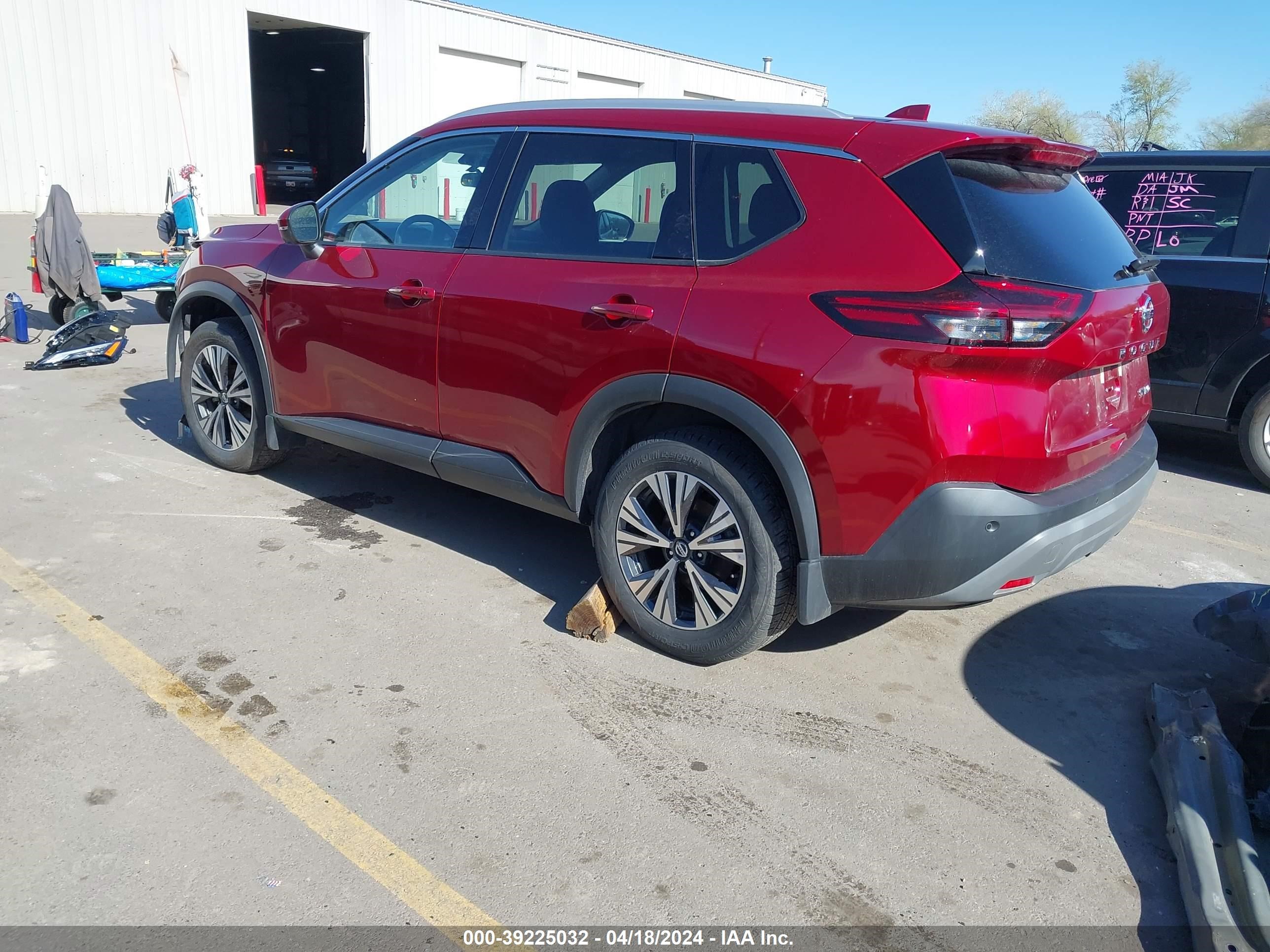 Photo 2 VIN: 5N1AT3BB1MC739762 - NISSAN ROGUE 