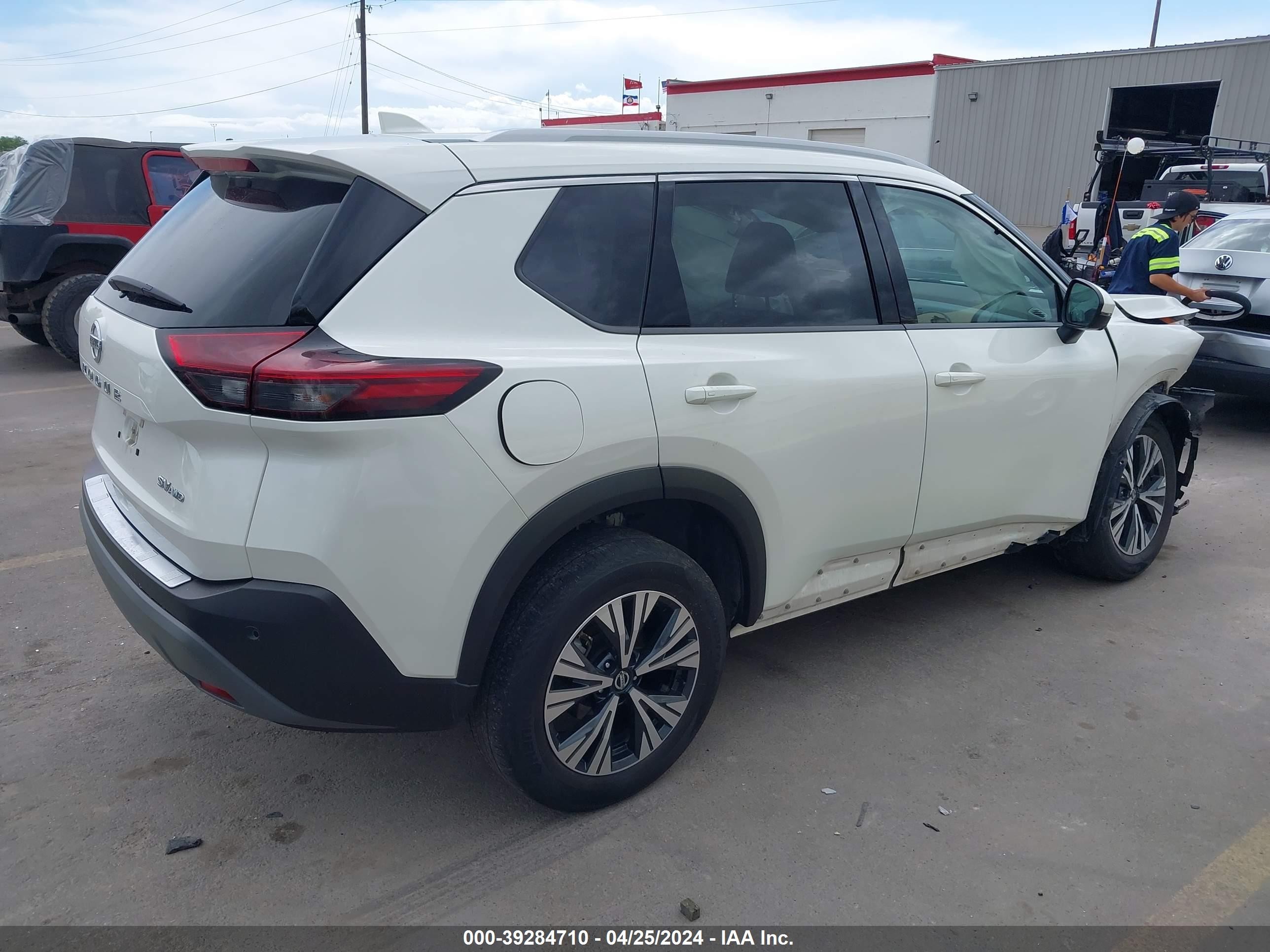 Photo 3 VIN: 5N1AT3BB2MC830054 - NISSAN ROGUE 