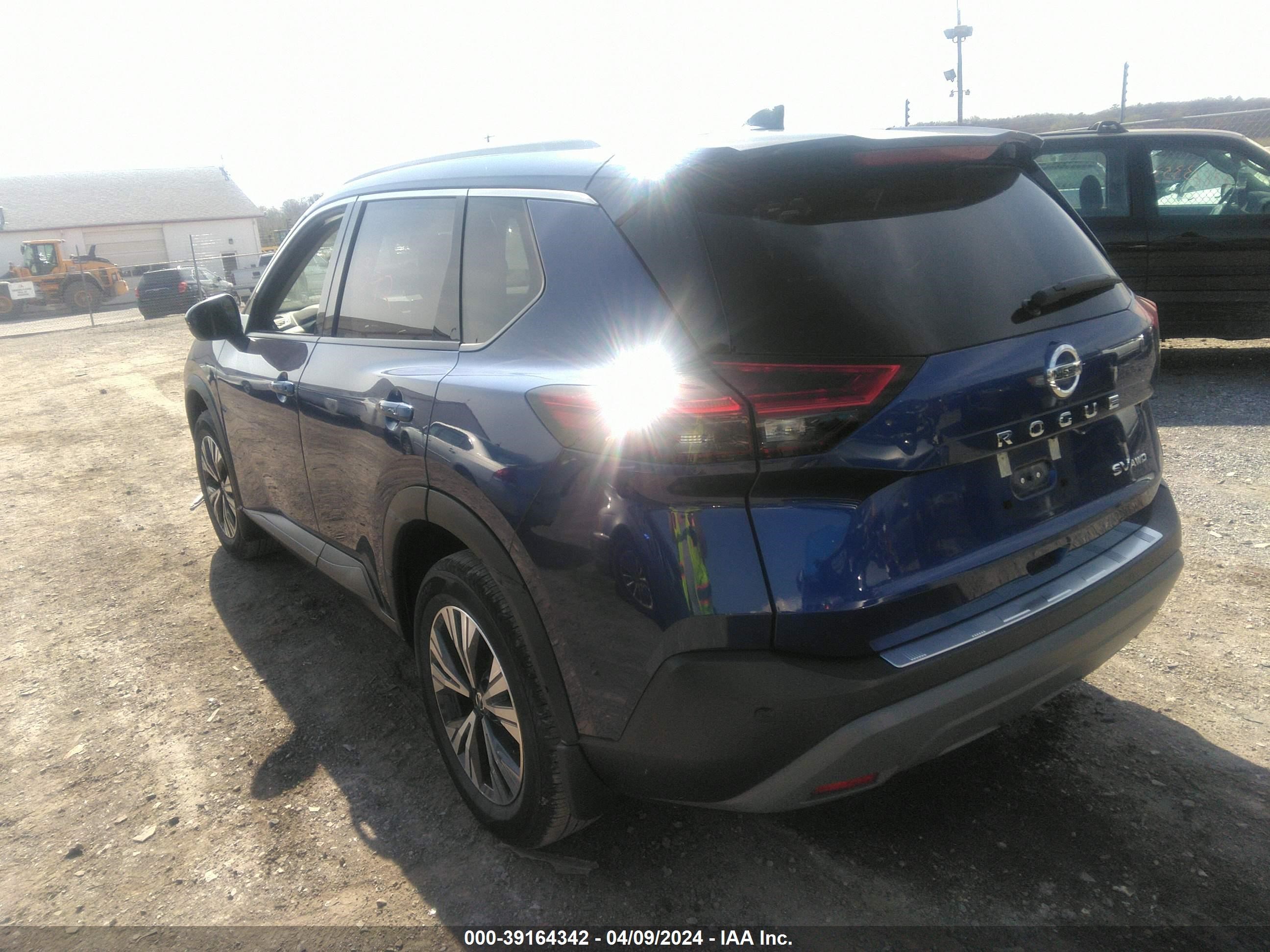 Photo 2 VIN: 5N1AT3BB4MC724835 - NISSAN ROGUE 