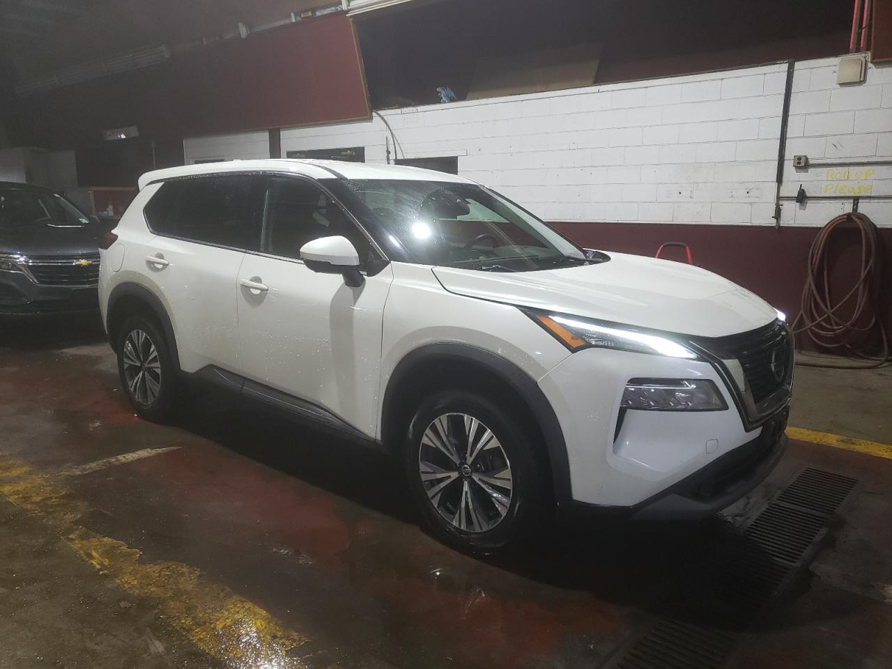 Photo 3 VIN: 5N1AT3BB6MC762440 - NISSAN ROGUE 