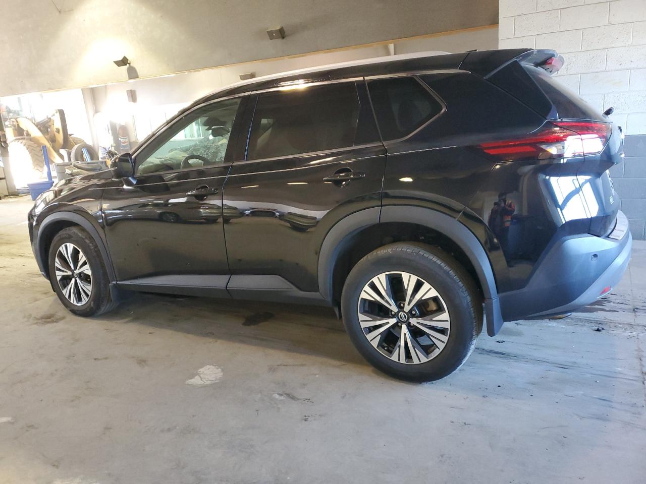 Photo 1 VIN: 5N1AT3BB8MC680001 - NISSAN ROGUE 