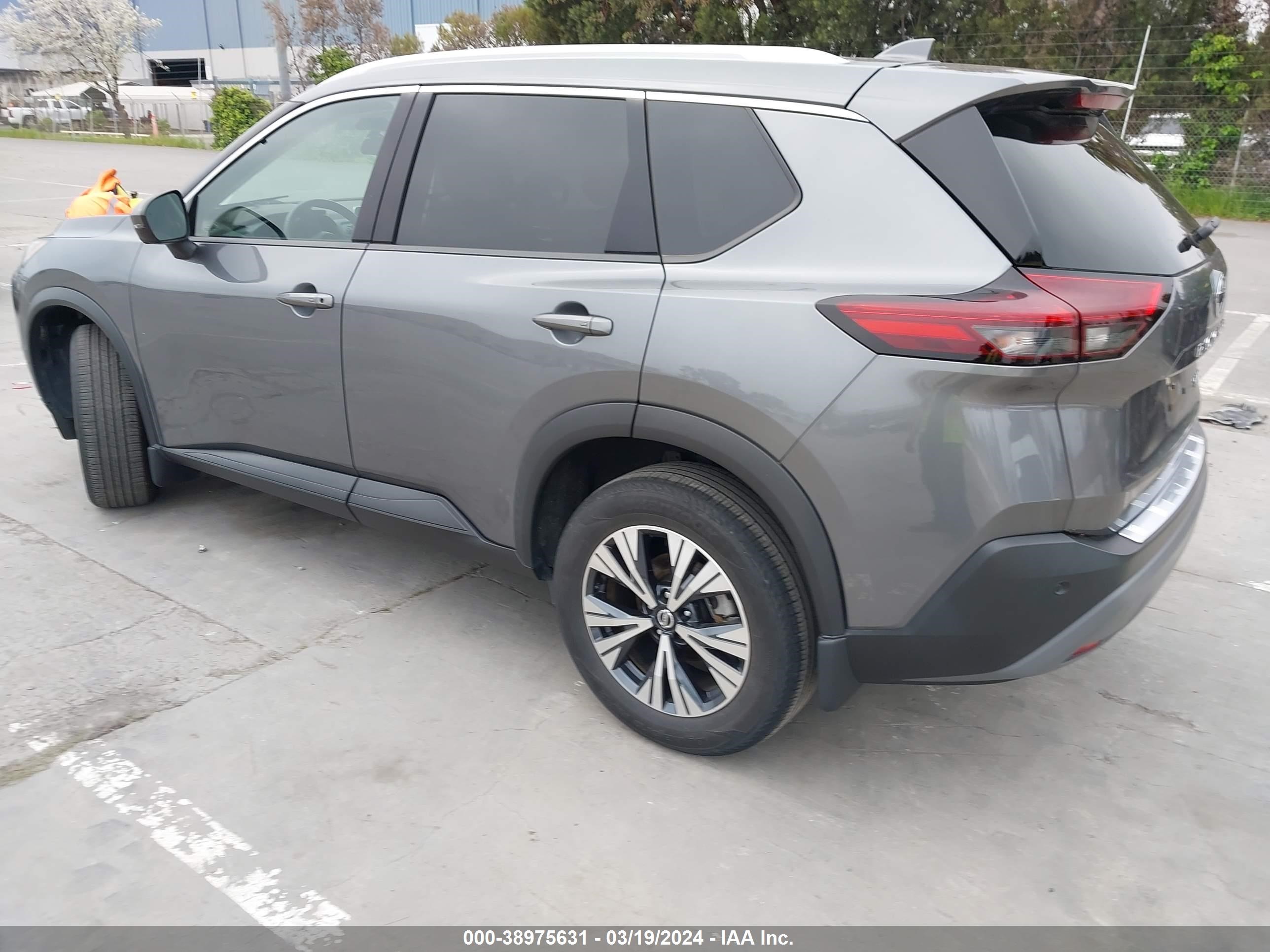 Photo 2 VIN: 5N1AT3BBXMC844560 - NISSAN ROGUE 