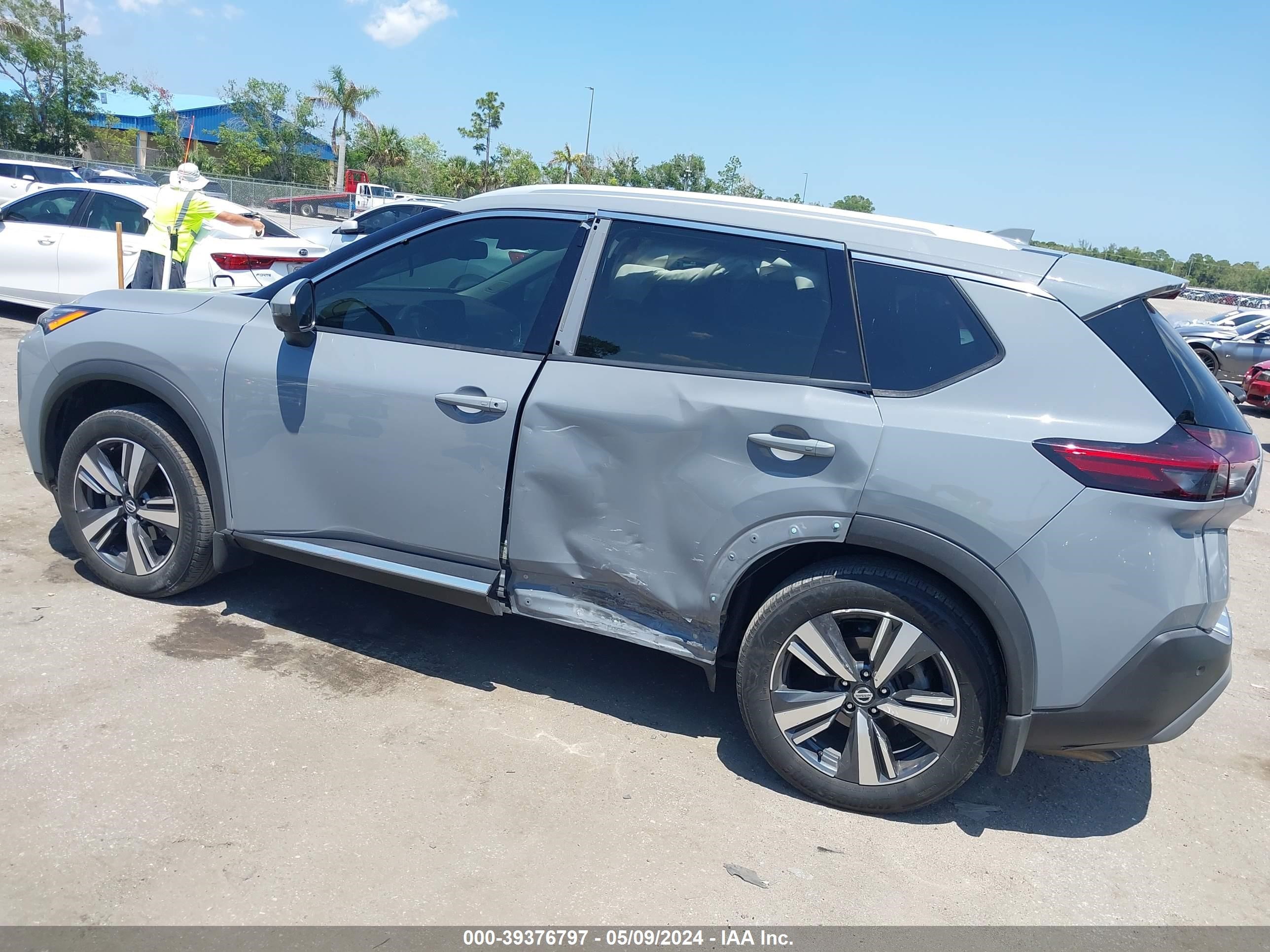 Photo 13 VIN: 5N1AT3CA7MC683428 - NISSAN ROGUE 