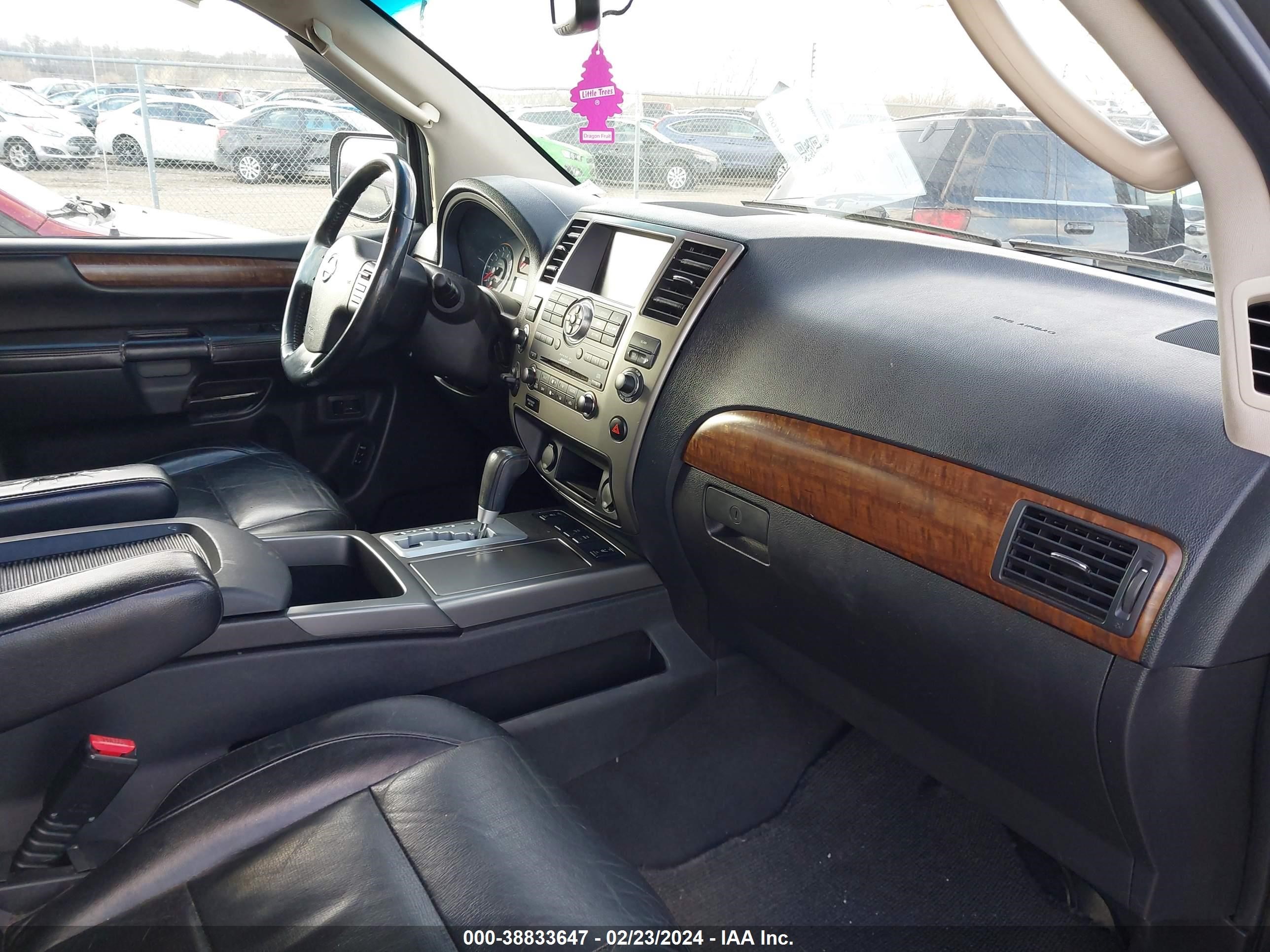 Photo 4 VIN: 5N1BA08C18N601884 - NISSAN ARMADA 