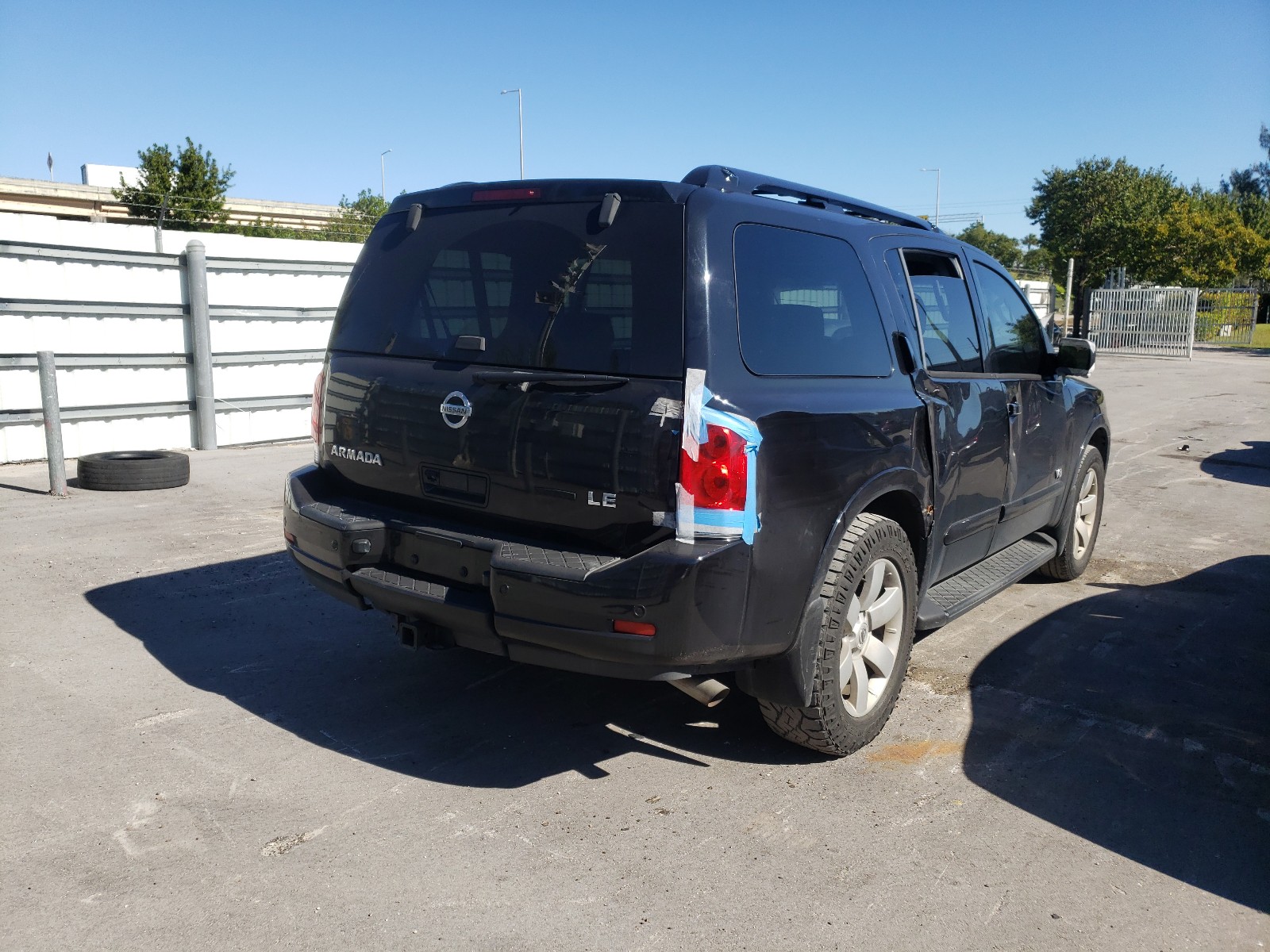 Photo 3 VIN: 5N1BA08D88N623194 - NISSAN ARMADA SE 