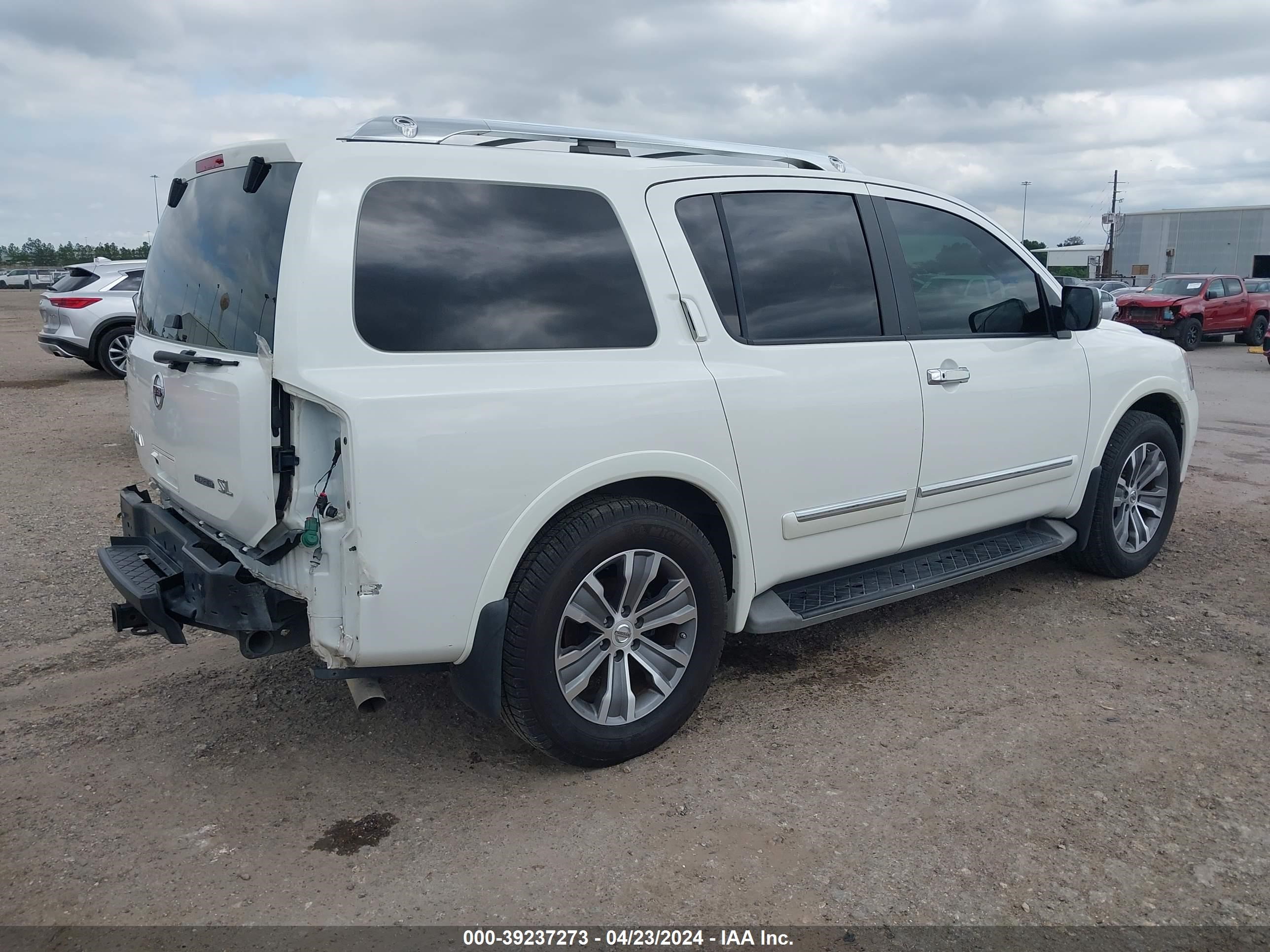 Photo 3 VIN: 5N1BA0ND4FN603994 - NISSAN ARMADA 