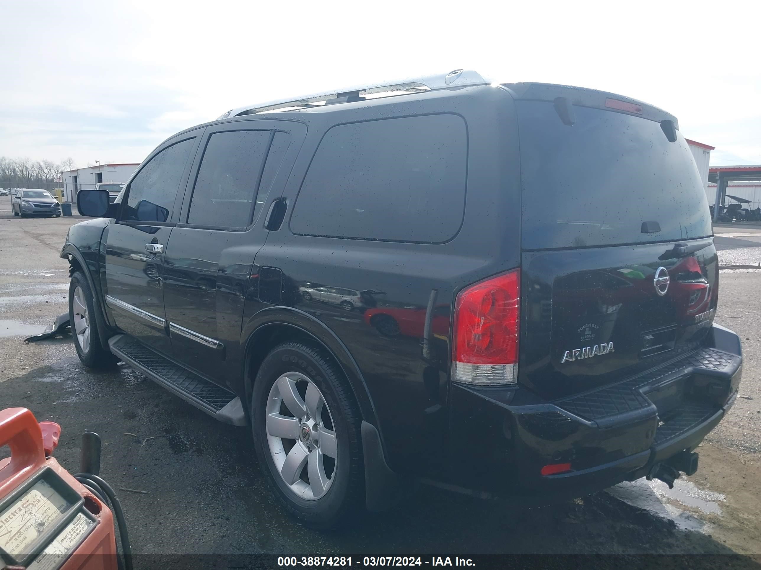 Photo 2 VIN: 5N1BA0ND5AN624040 - NISSAN ARMADA 