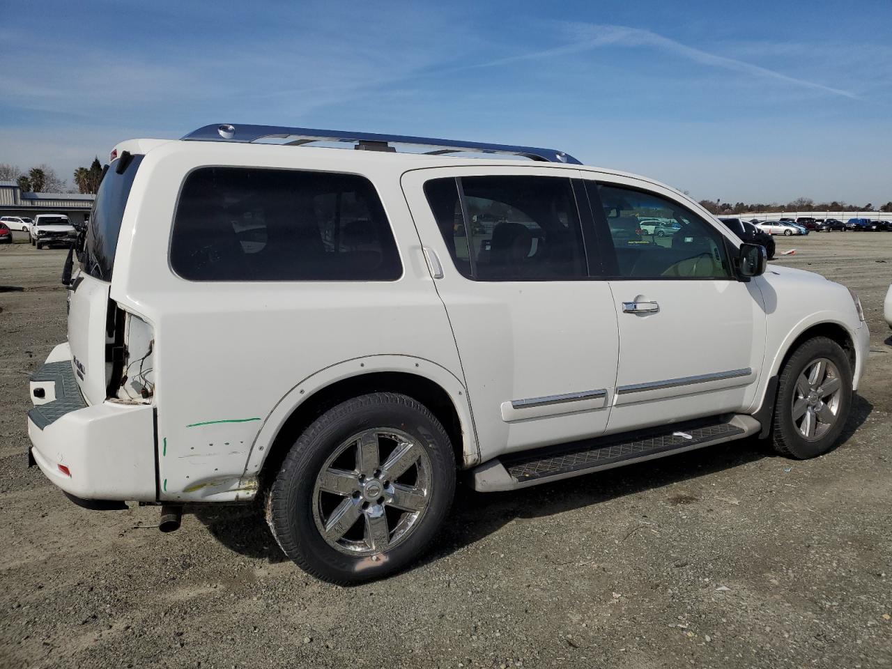 Photo 2 VIN: 5N1BA0ND8BN620288 - NISSAN ARMADA 